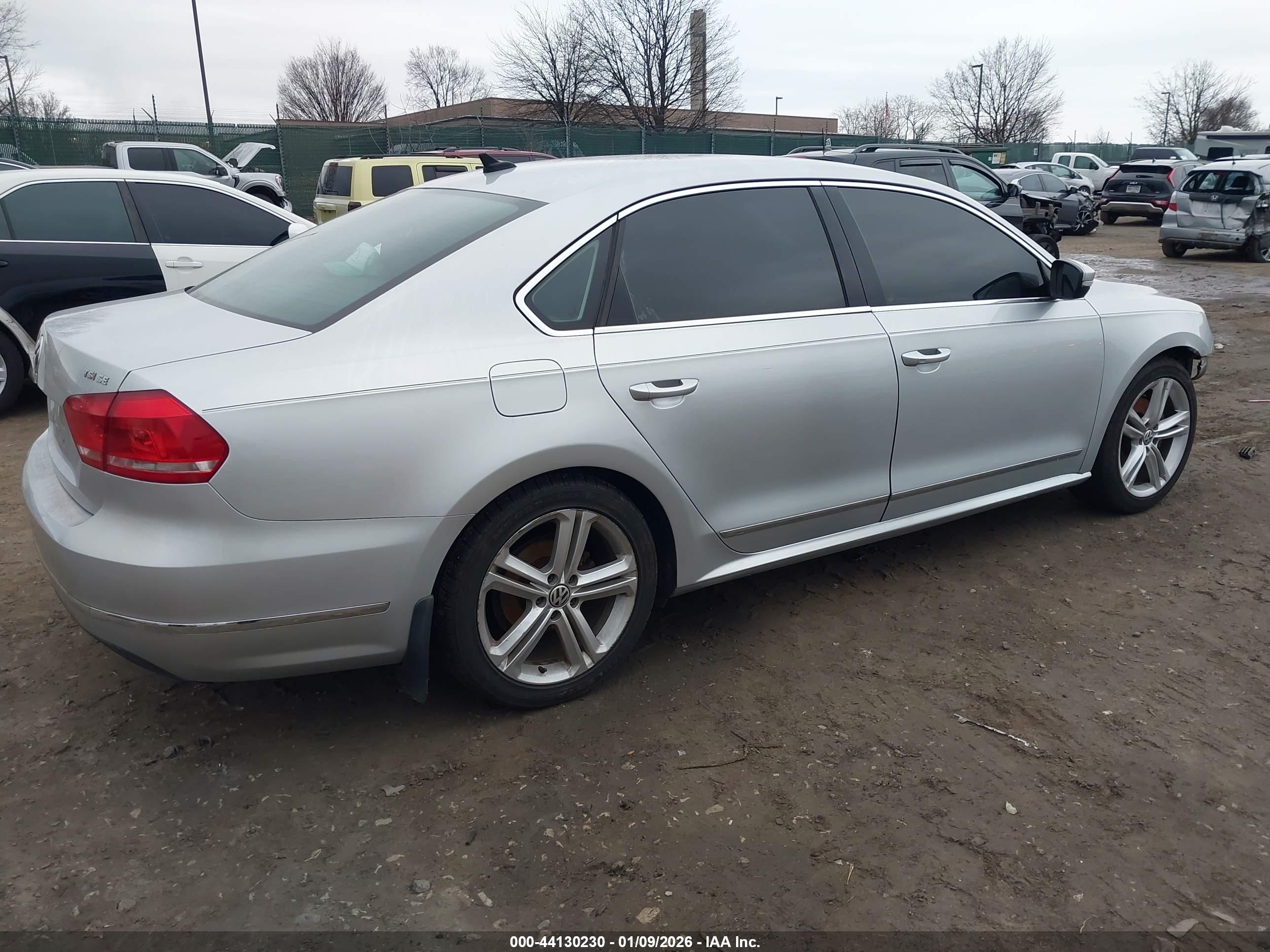 VOLKSWAGEN PASSAT image 4