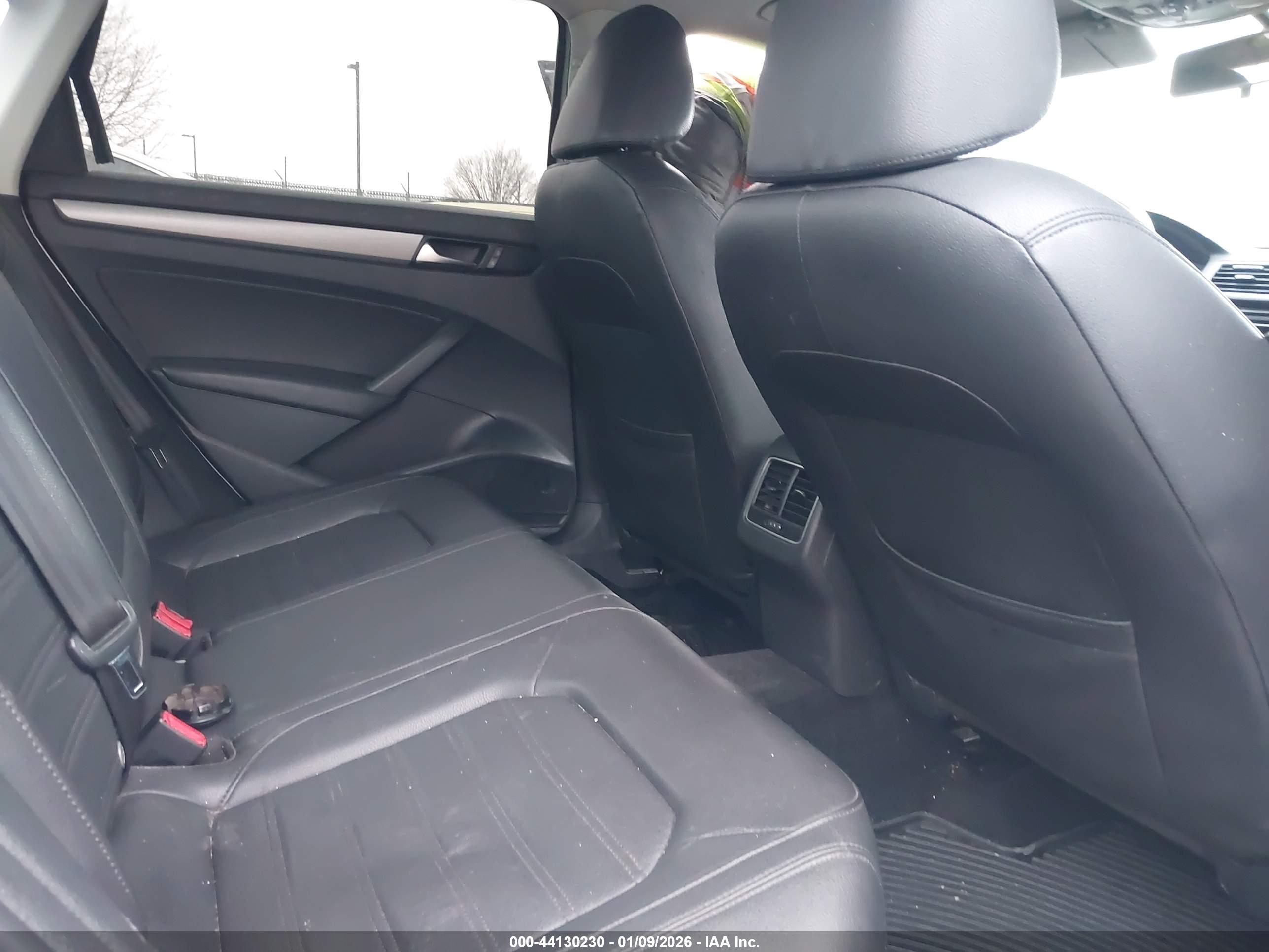 VOLKSWAGEN PASSAT image 8