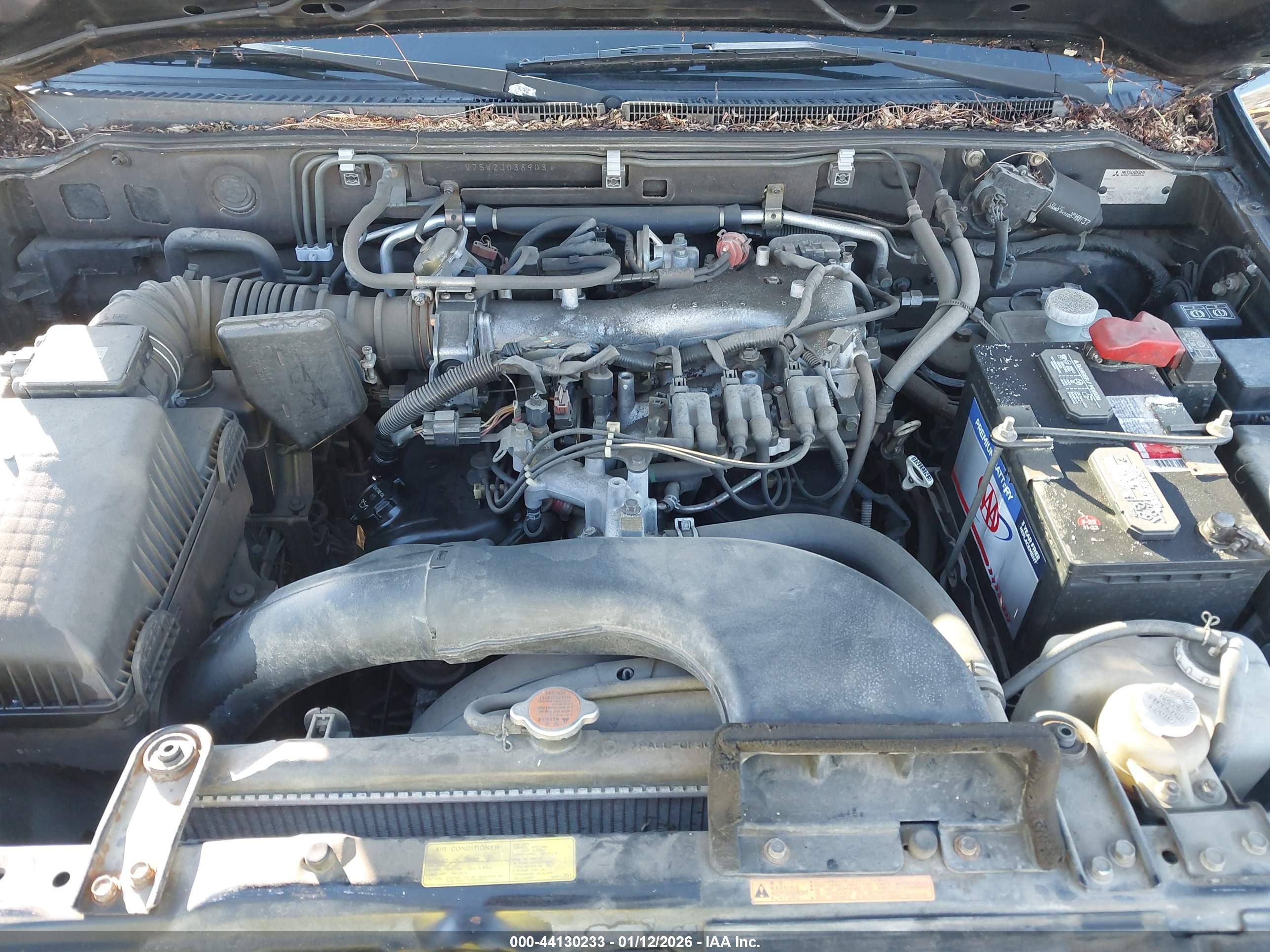 MITSUBISHI MONTERO image 10