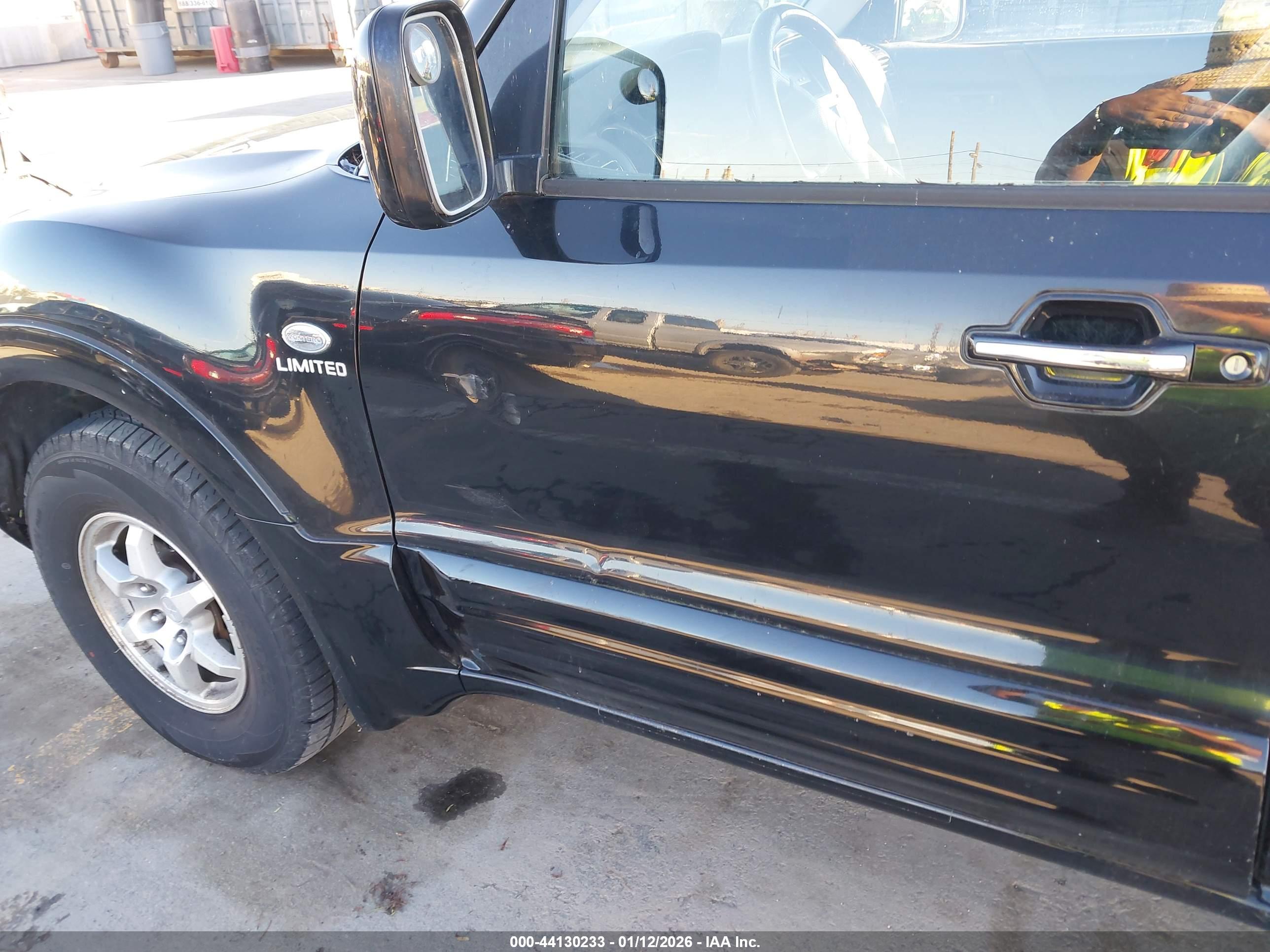MITSUBISHI MONTERO image 6