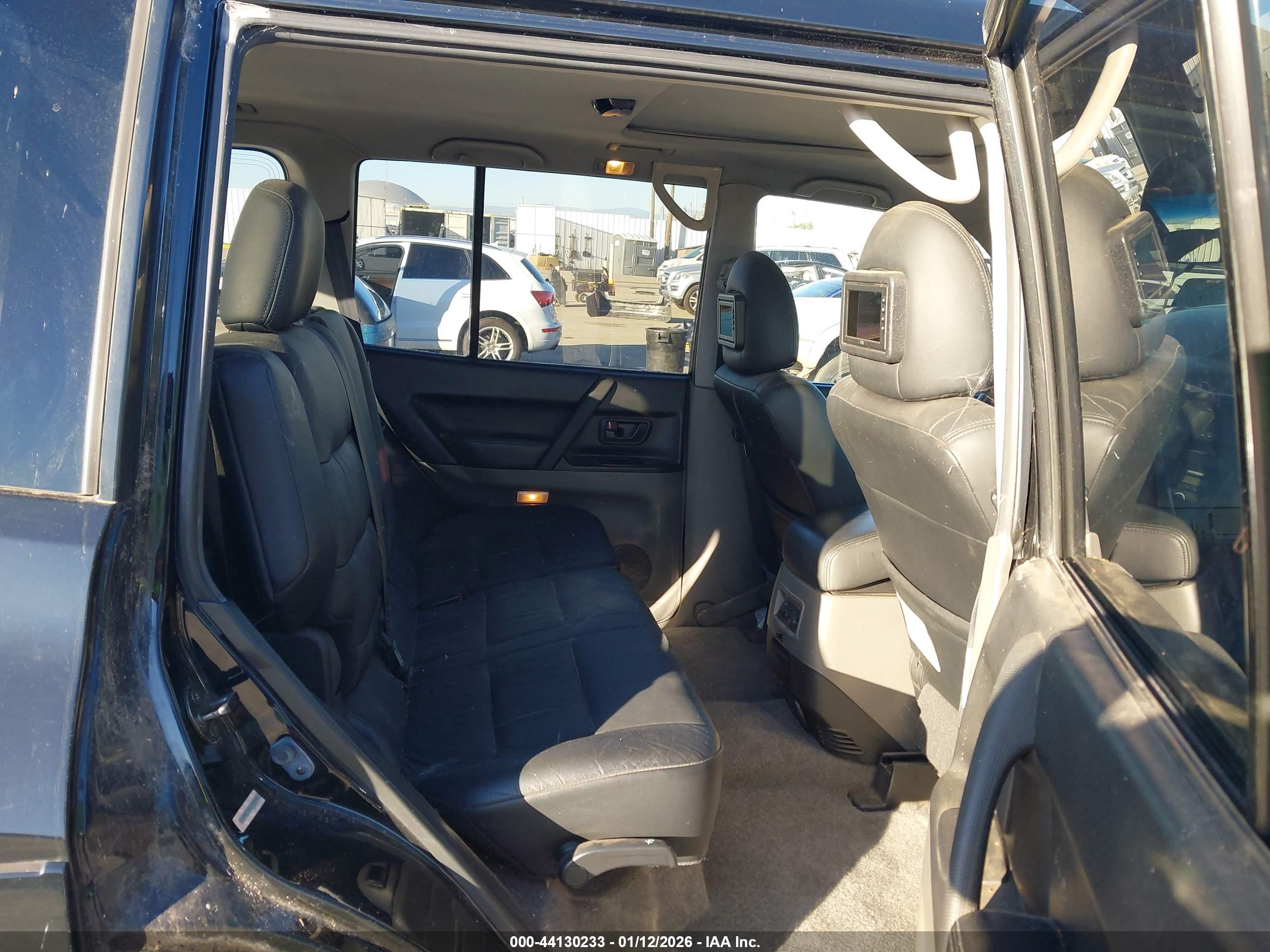 MITSUBISHI MONTERO image 8