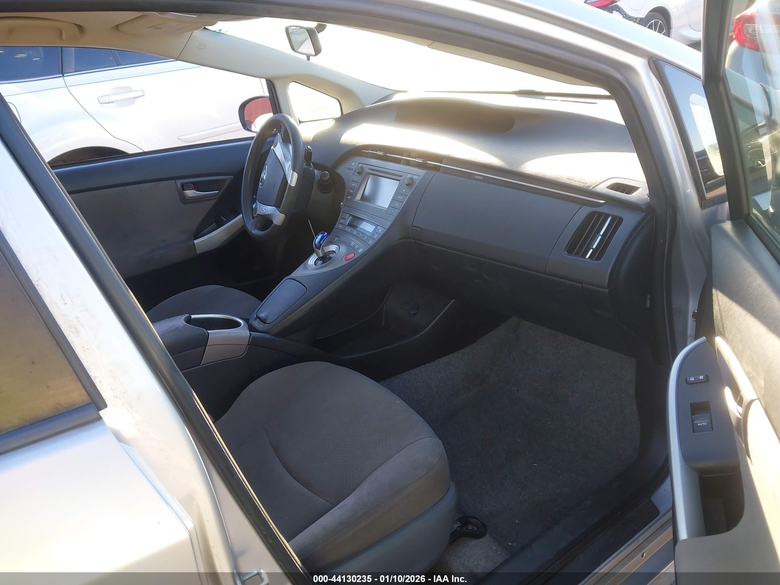 TOYOTA PRIUS image 5