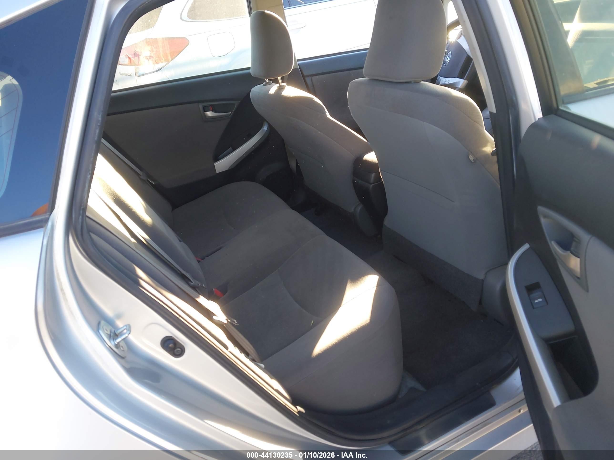TOYOTA PRIUS image 8