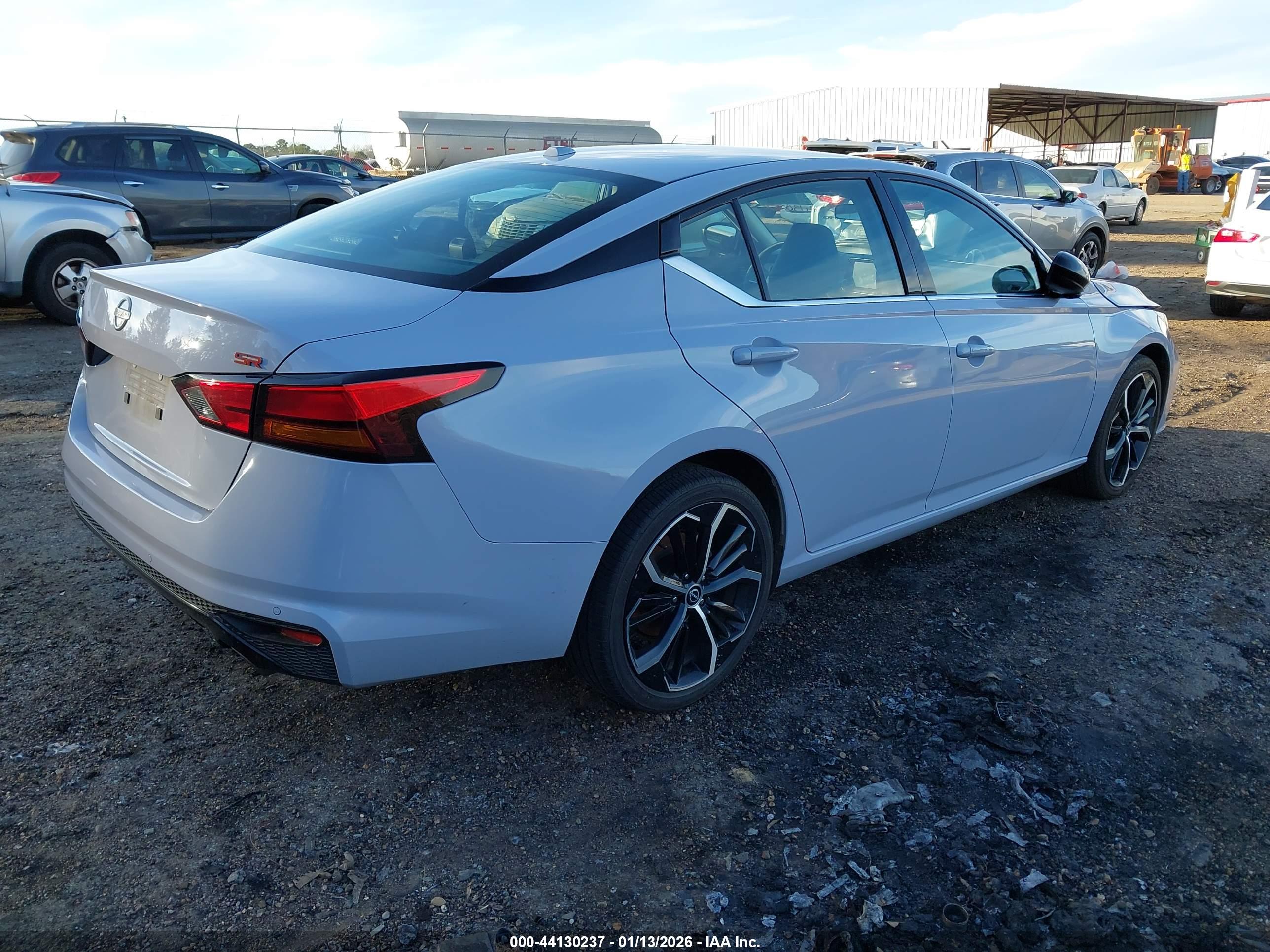 NISSAN ALTIMA image 4