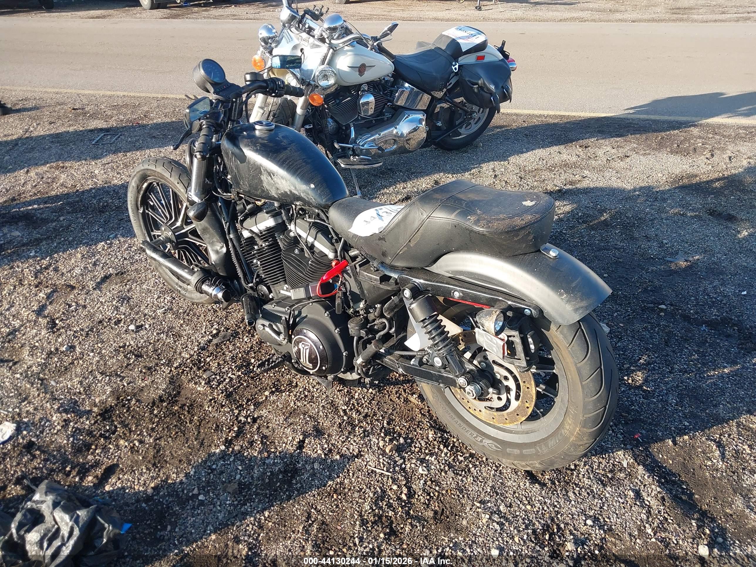 HARLEY-DAVIDSON XL883 image 3