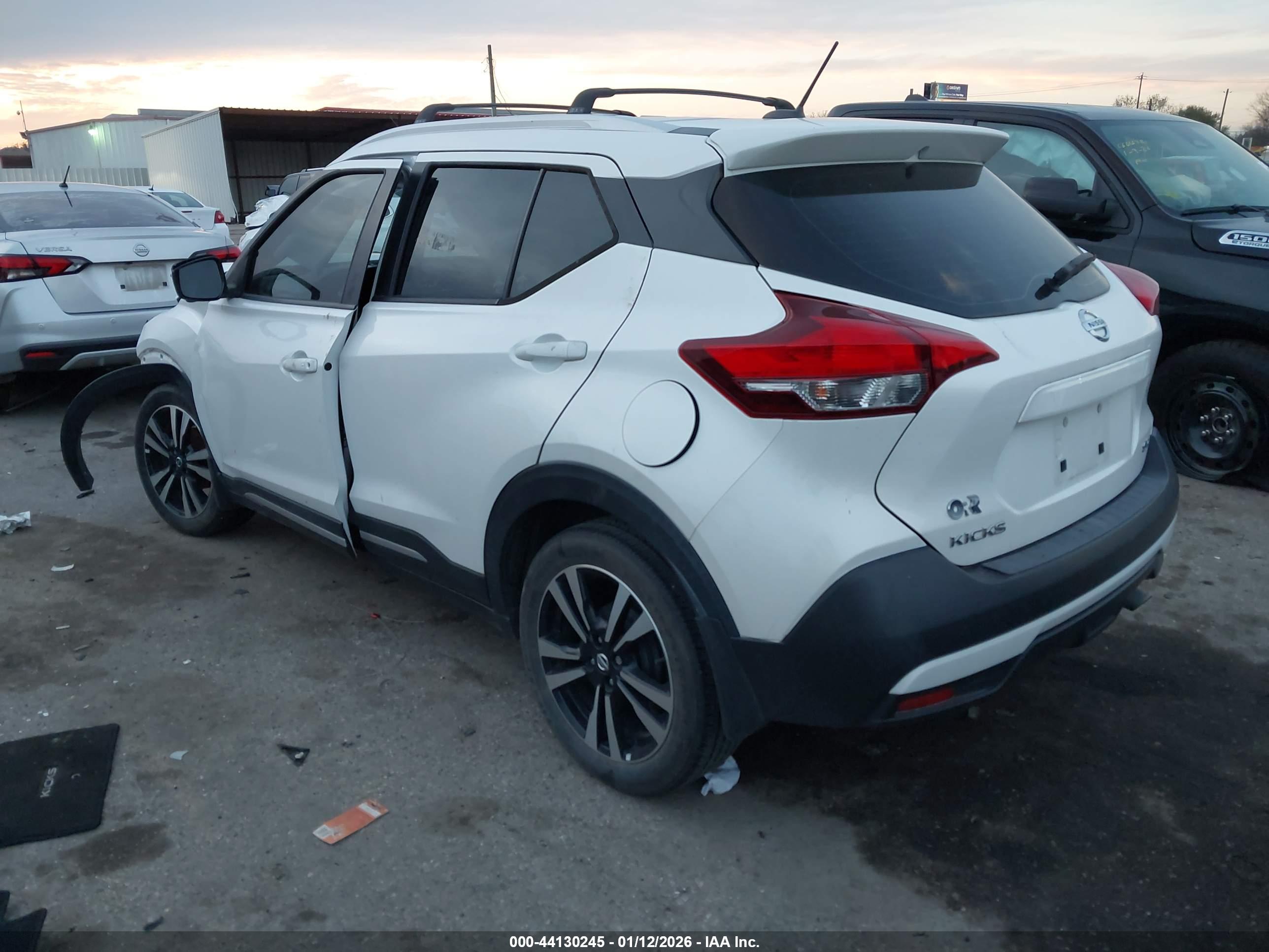 NISSAN KICKS image 3