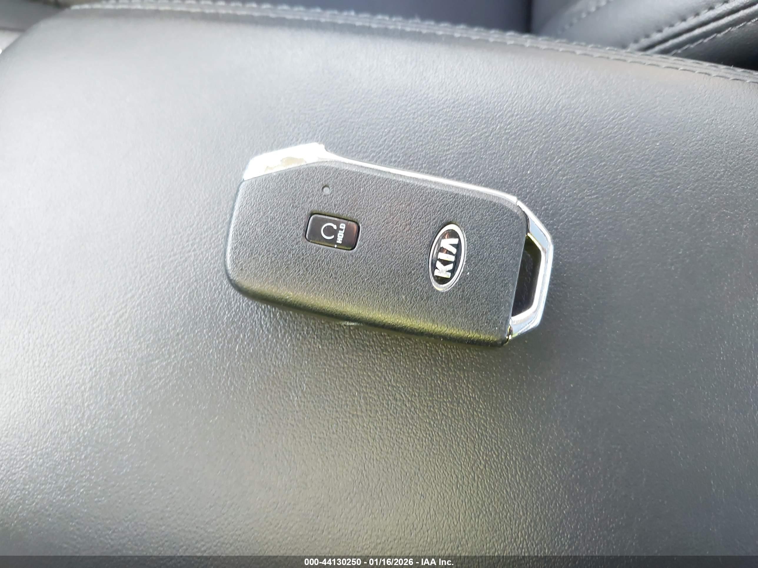 KIA K5 image 11