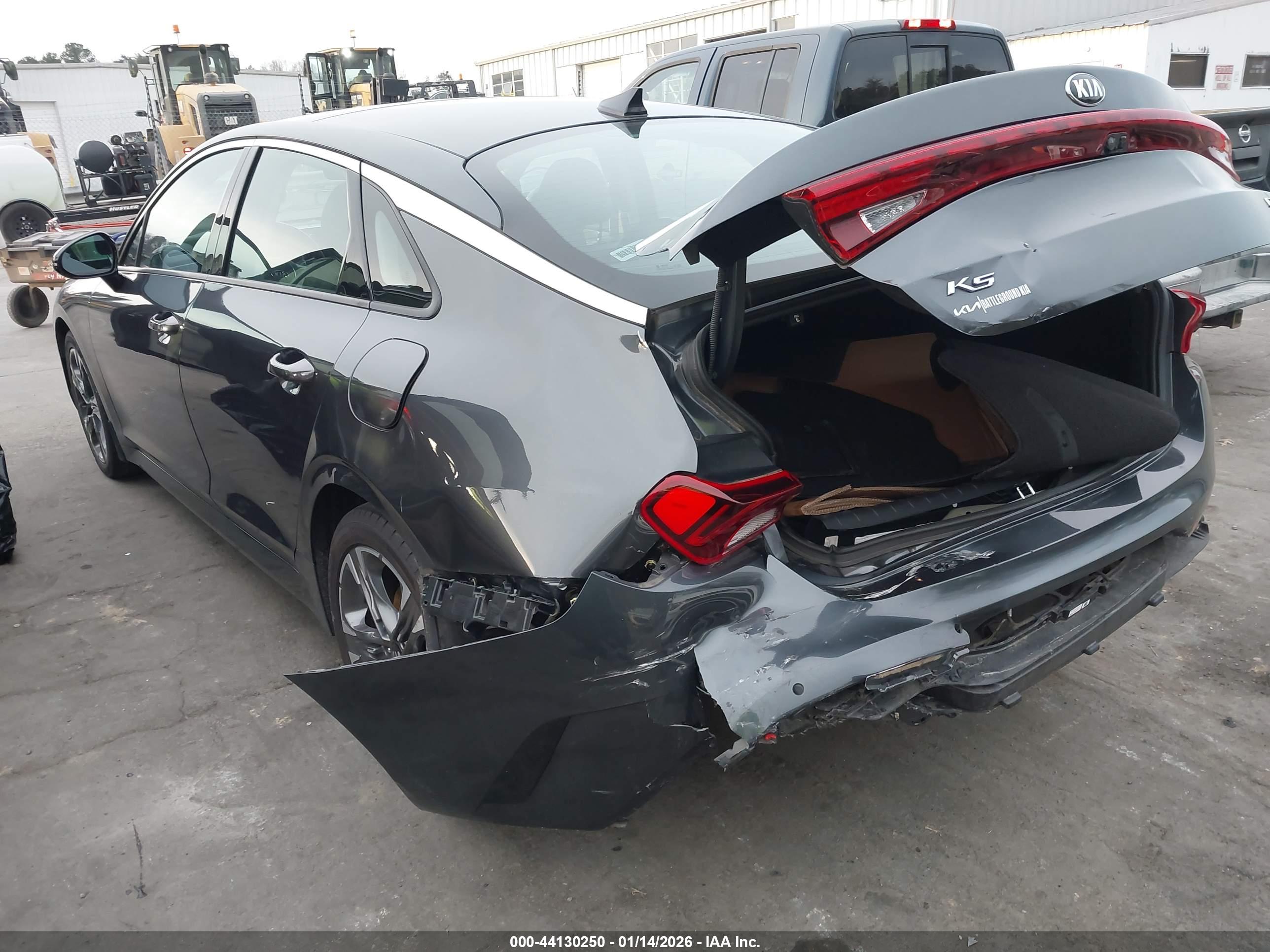 KIA K5 image 3
