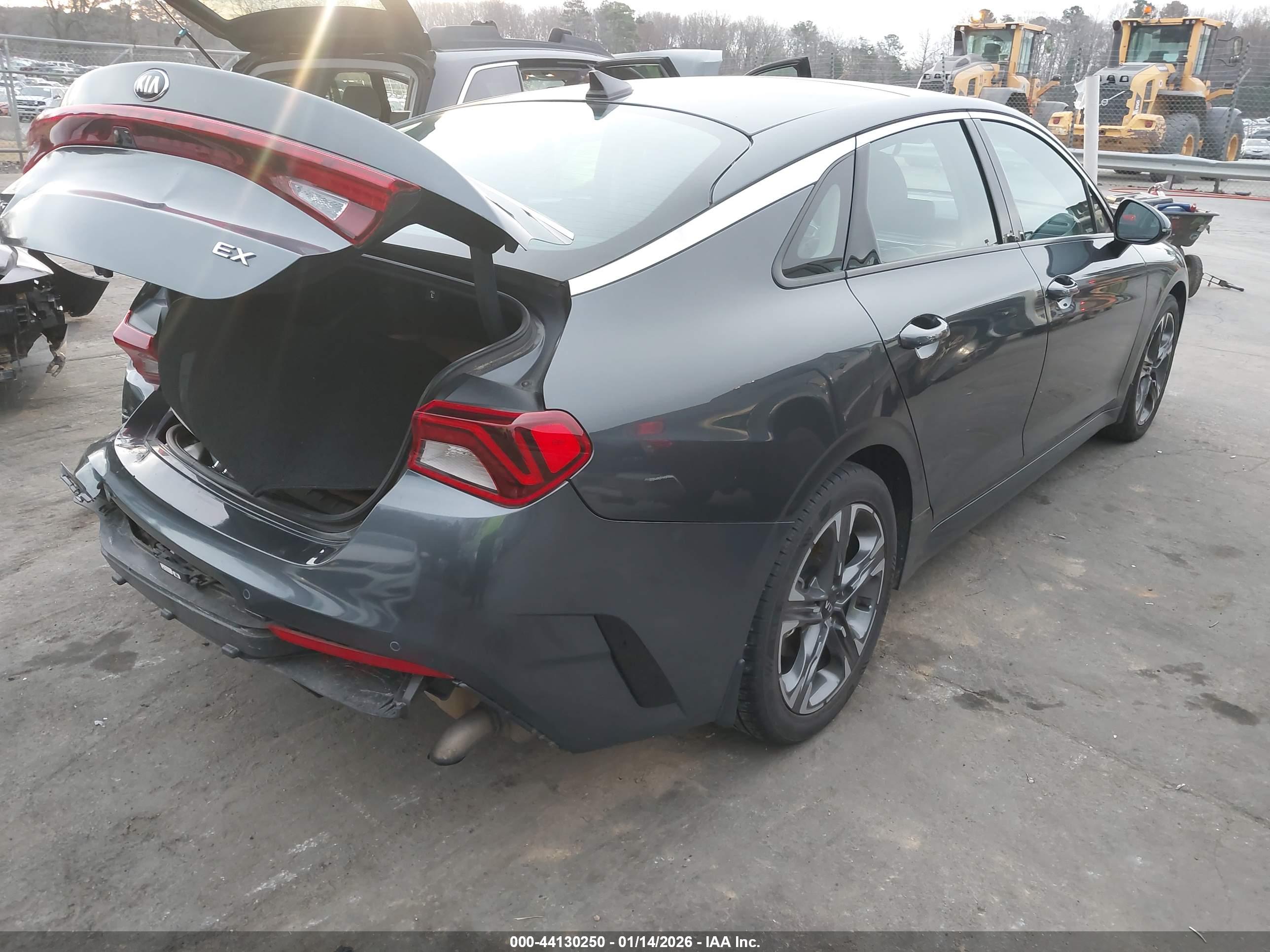 KIA K5 image 4