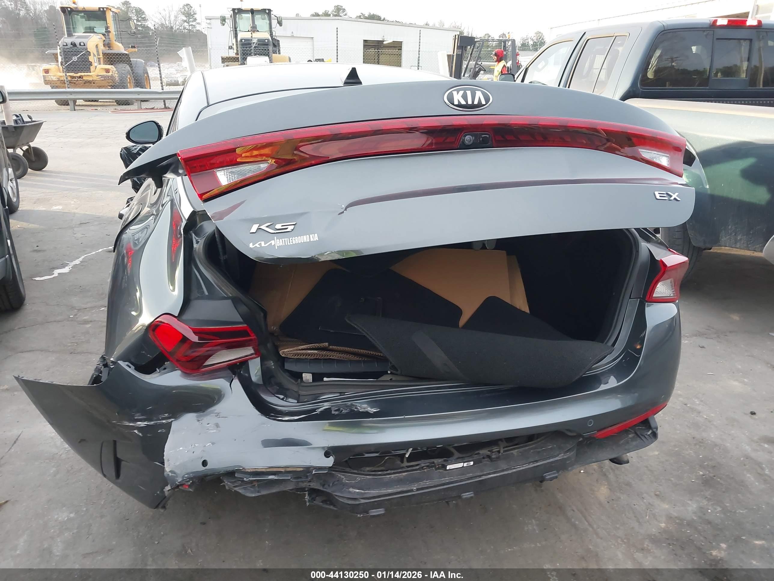 KIA K5 image 6
