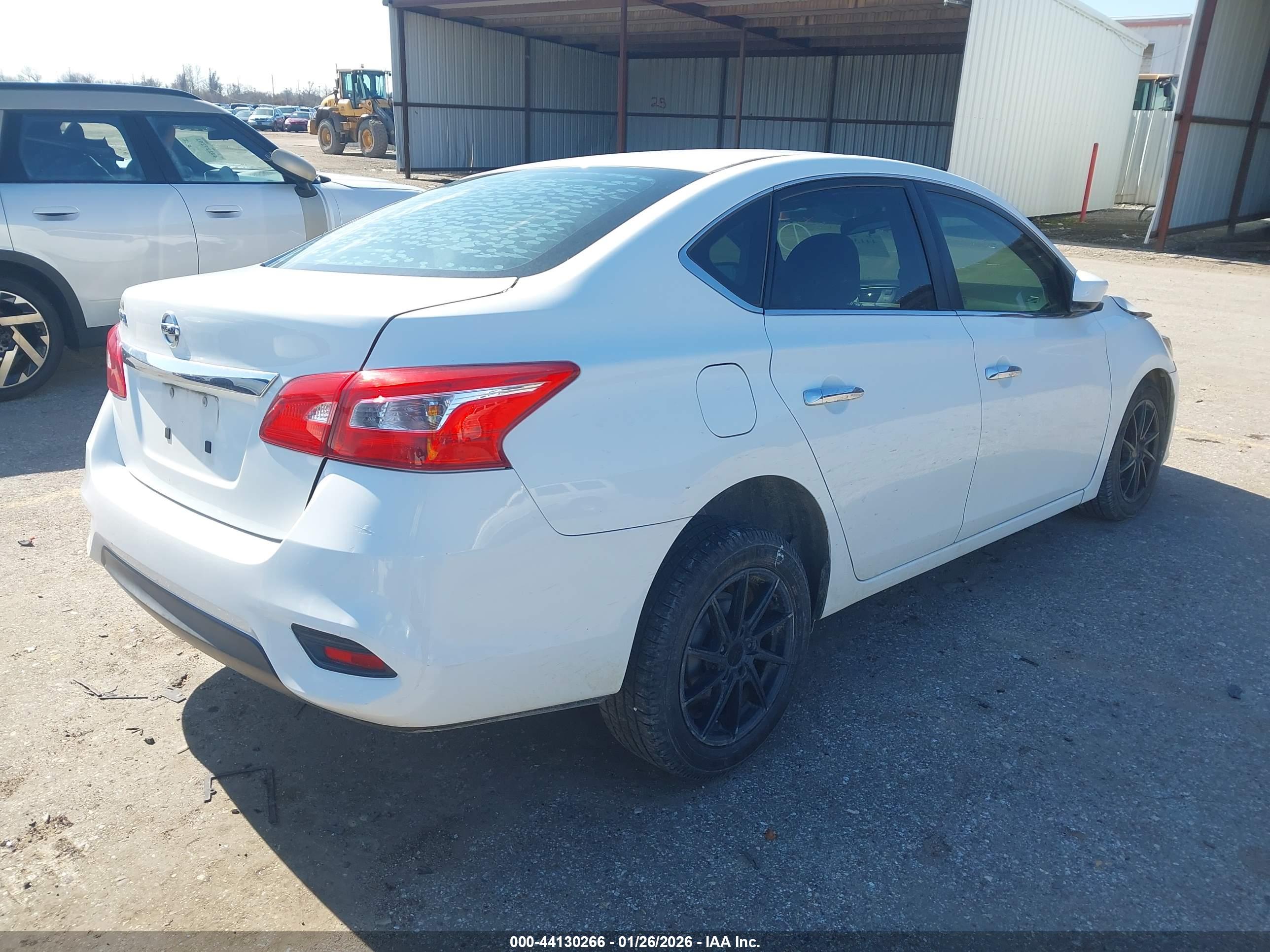 NISSAN SENTRA image 4