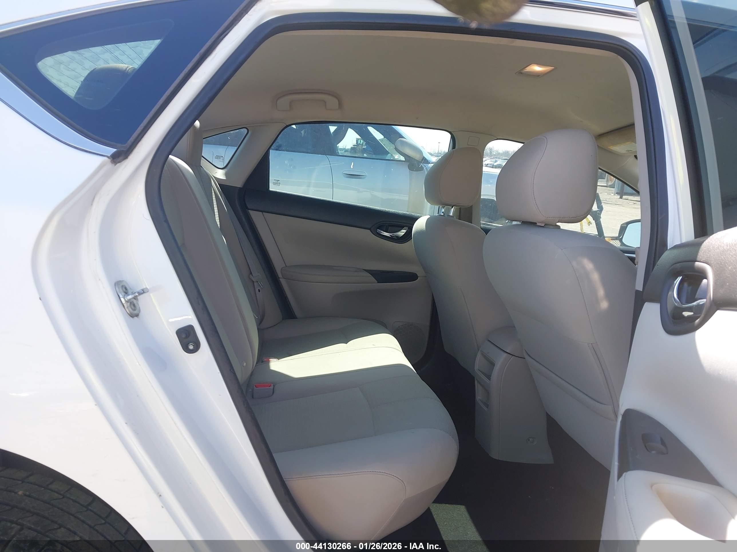 NISSAN SENTRA image 8