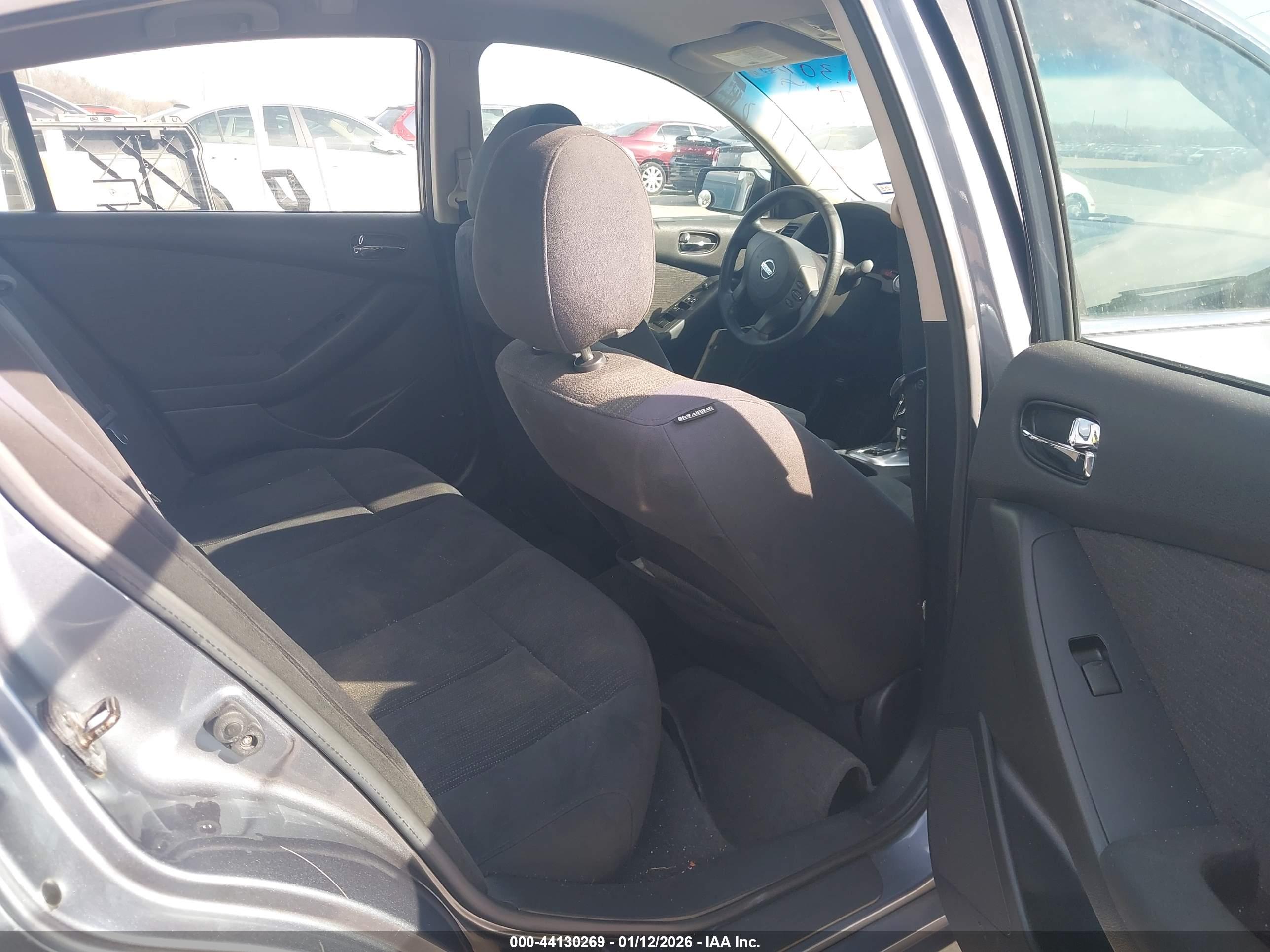 NISSAN ALTIMA image 8