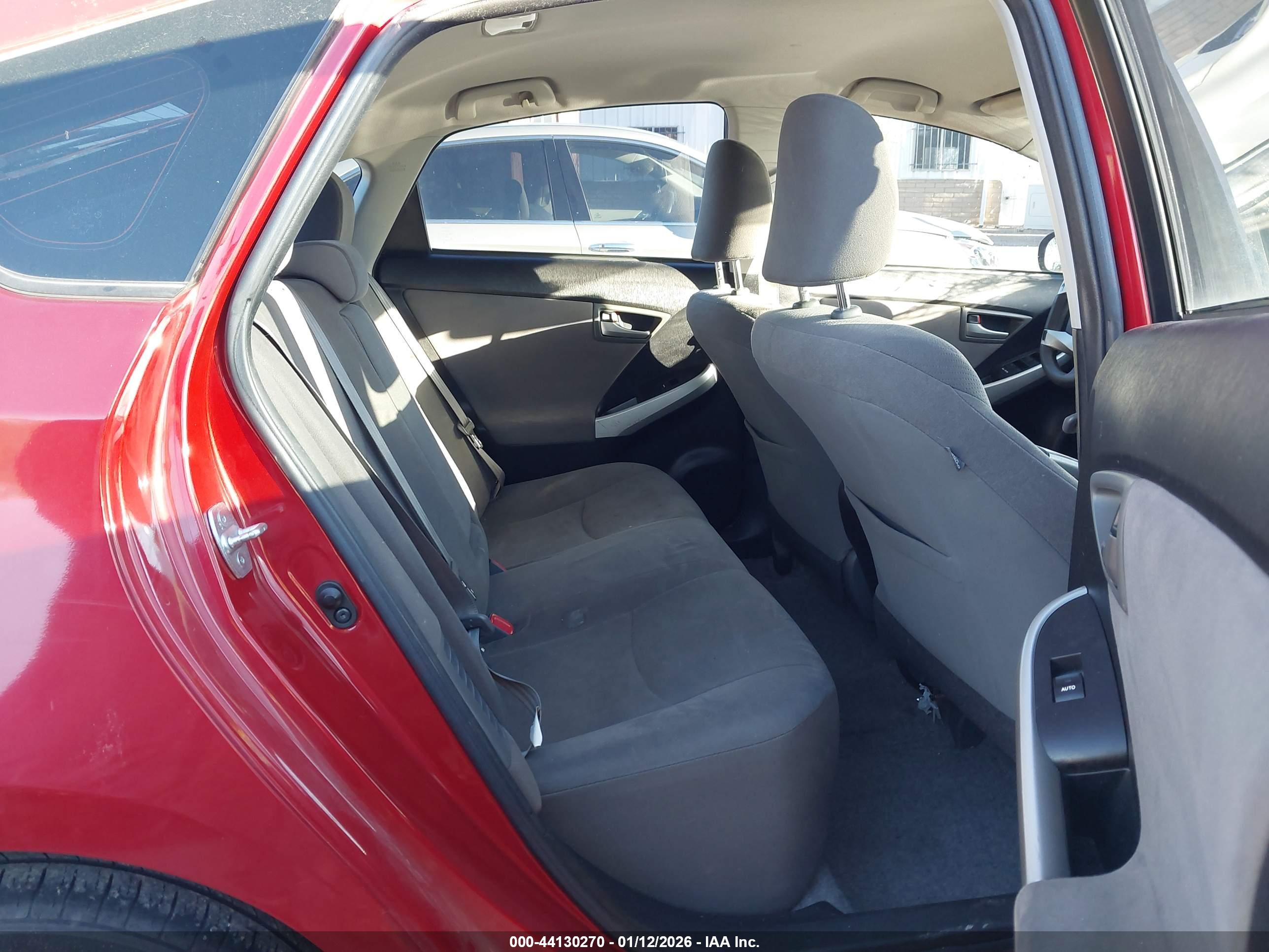 TOYOTA PRIUS image 8