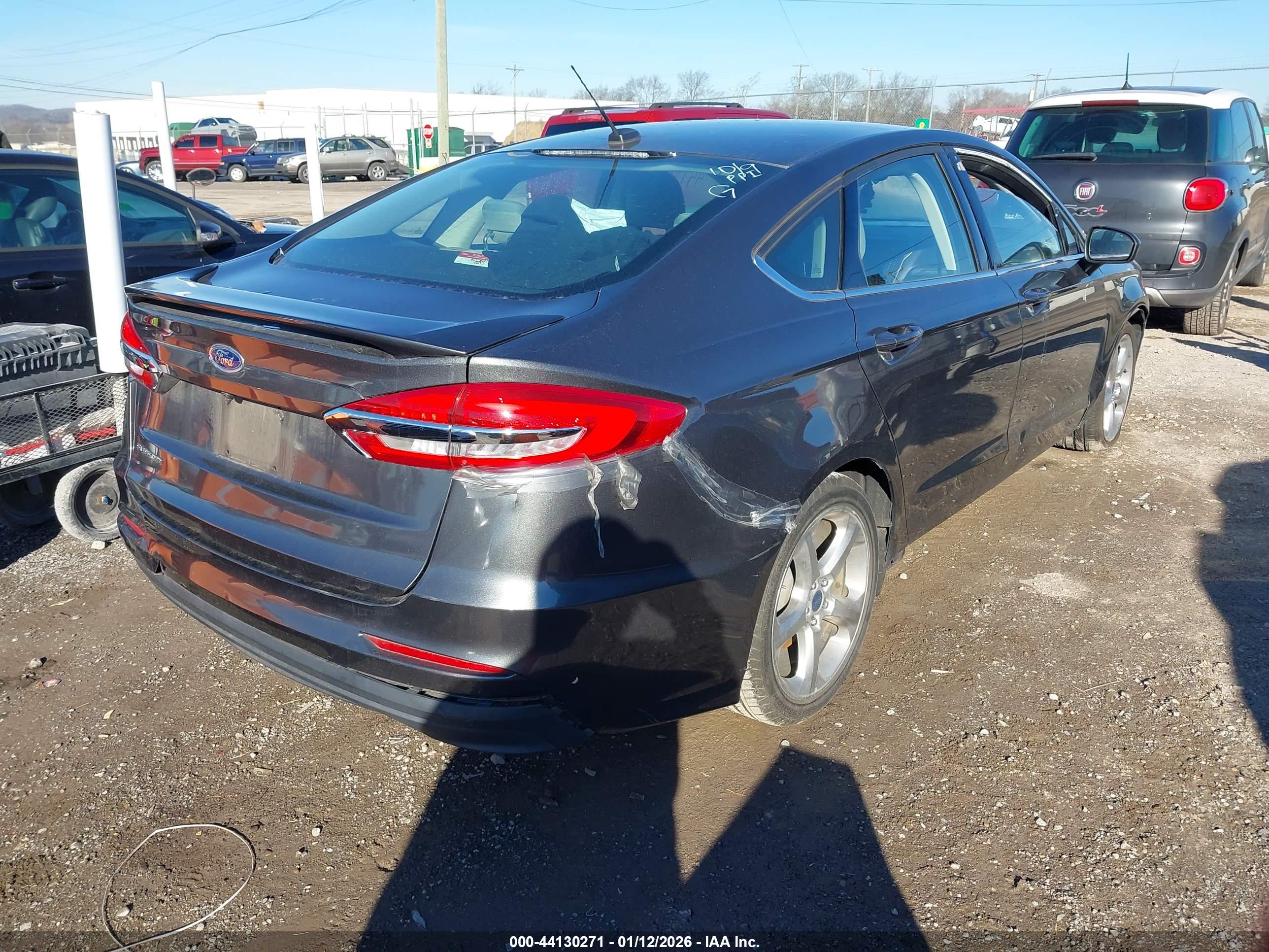 FORD FUSION image 4