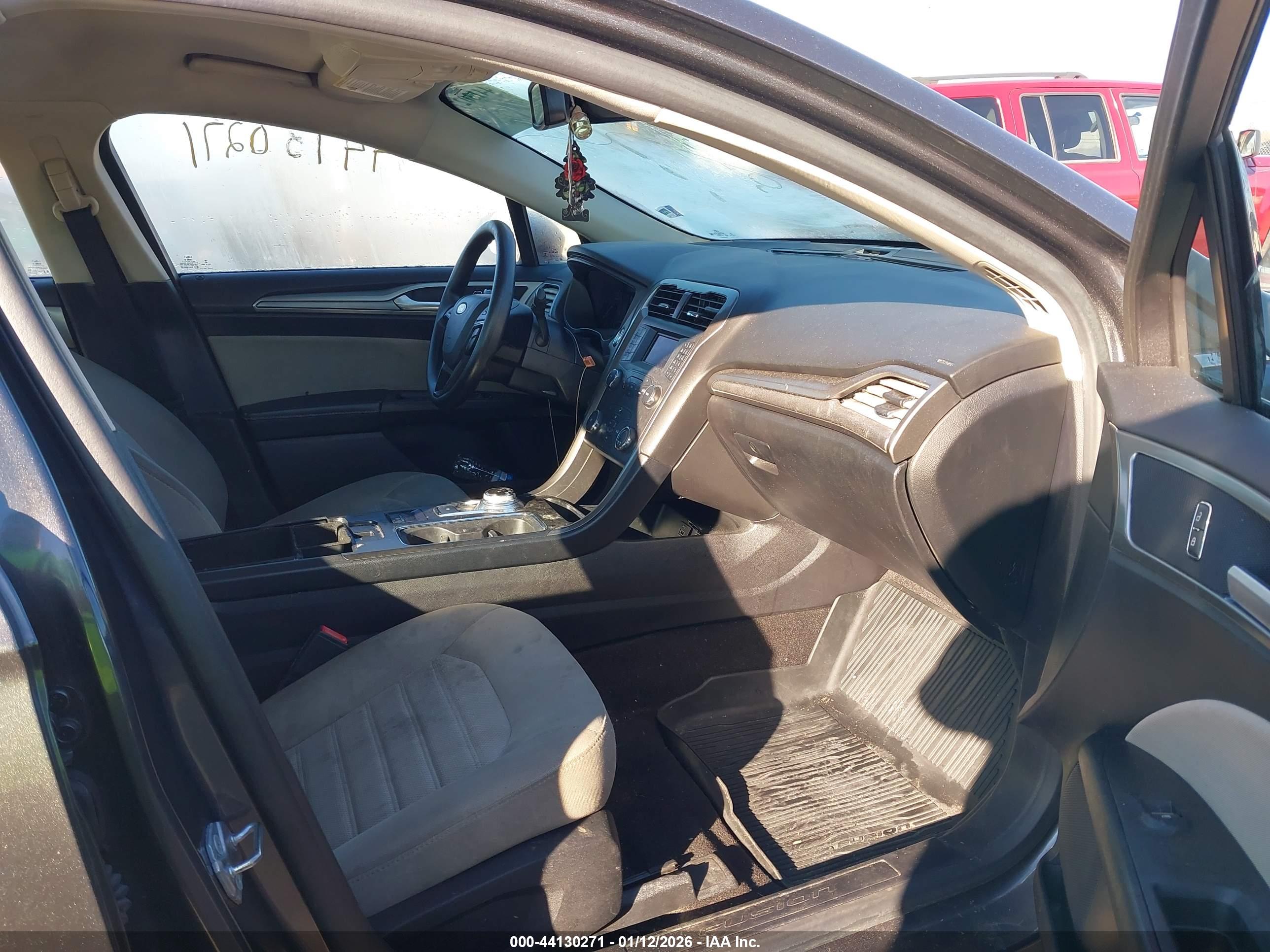 FORD FUSION image 5