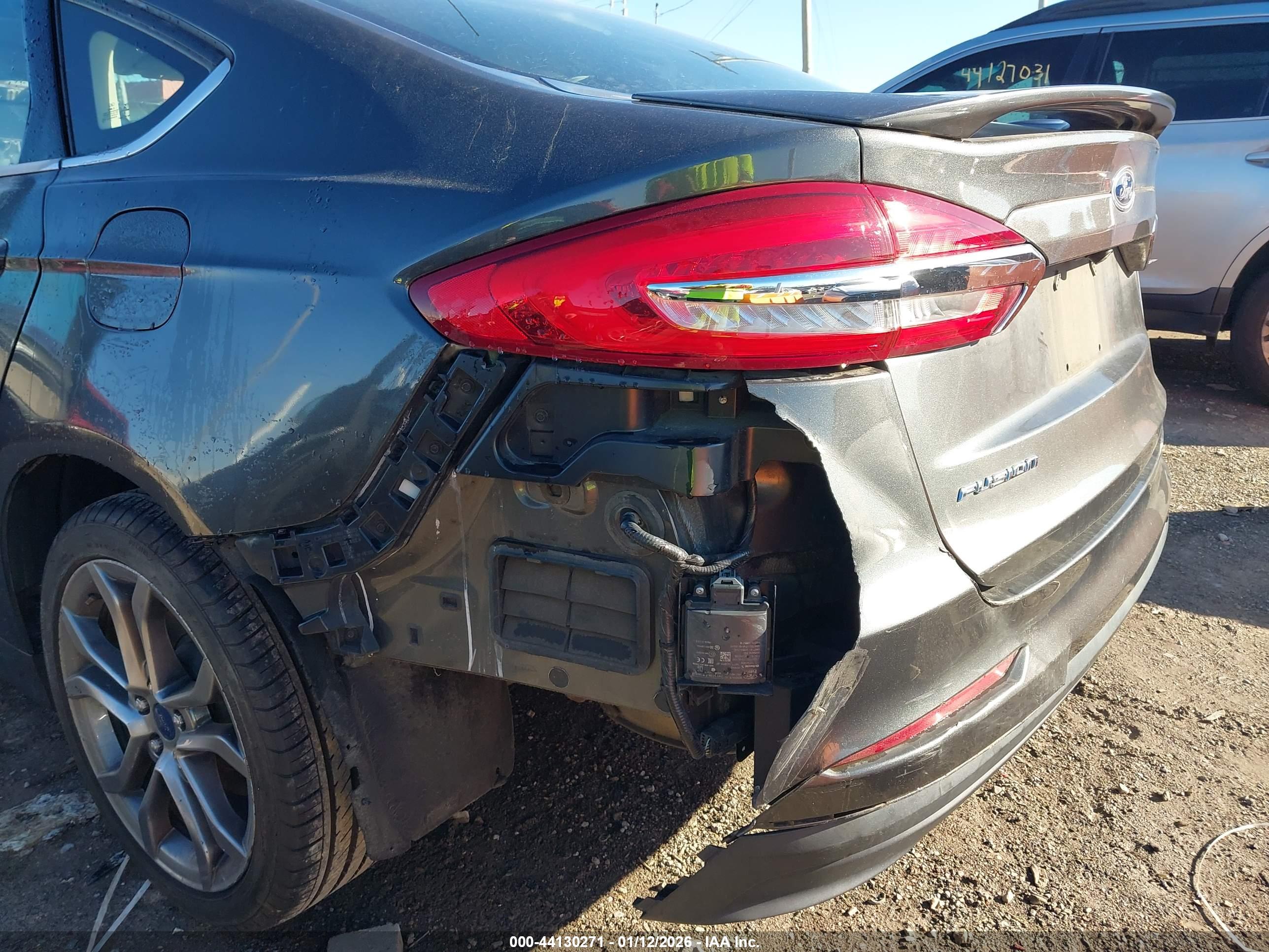 FORD FUSION image 6