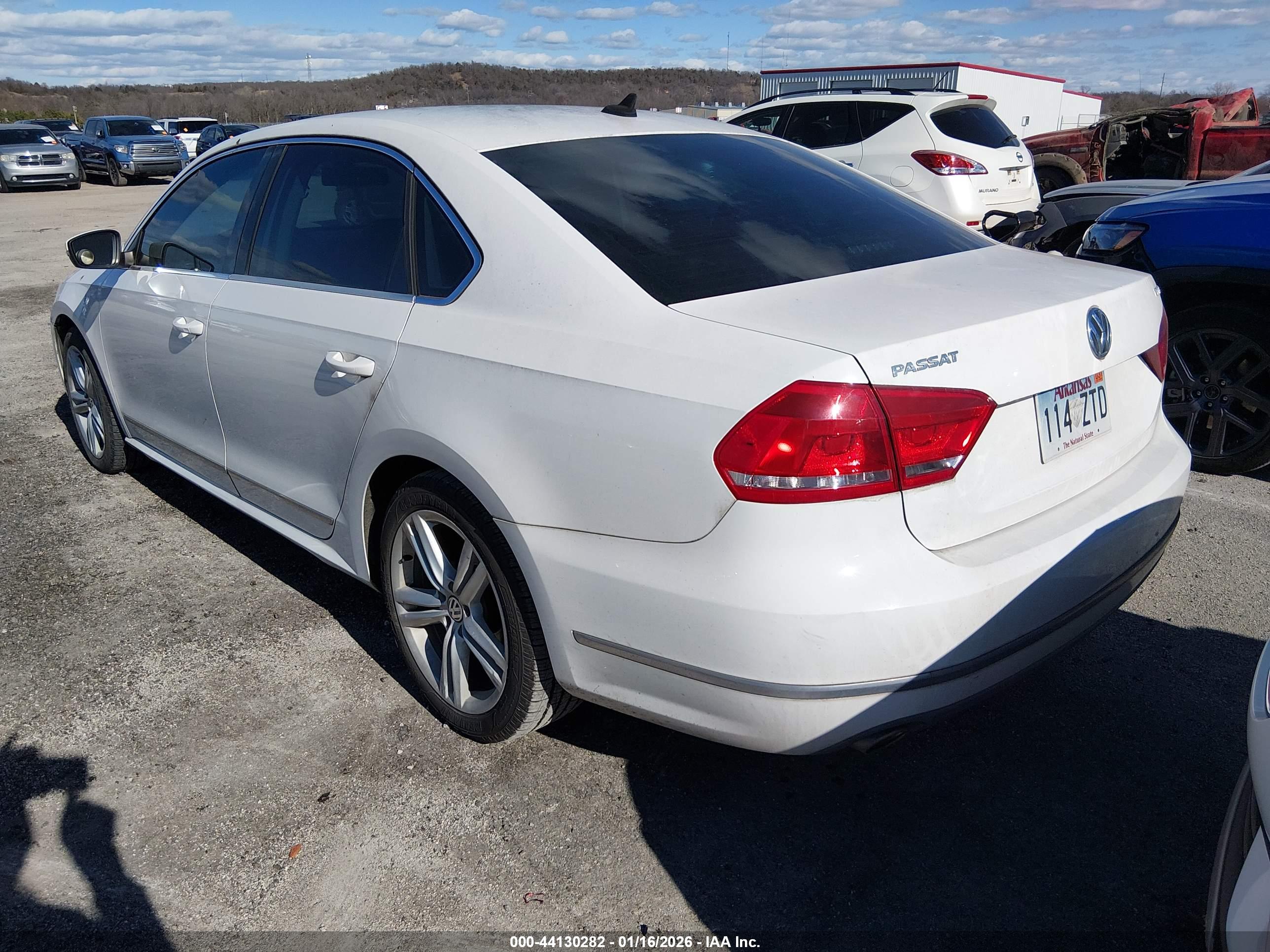 VOLKSWAGEN PASSAT image 3