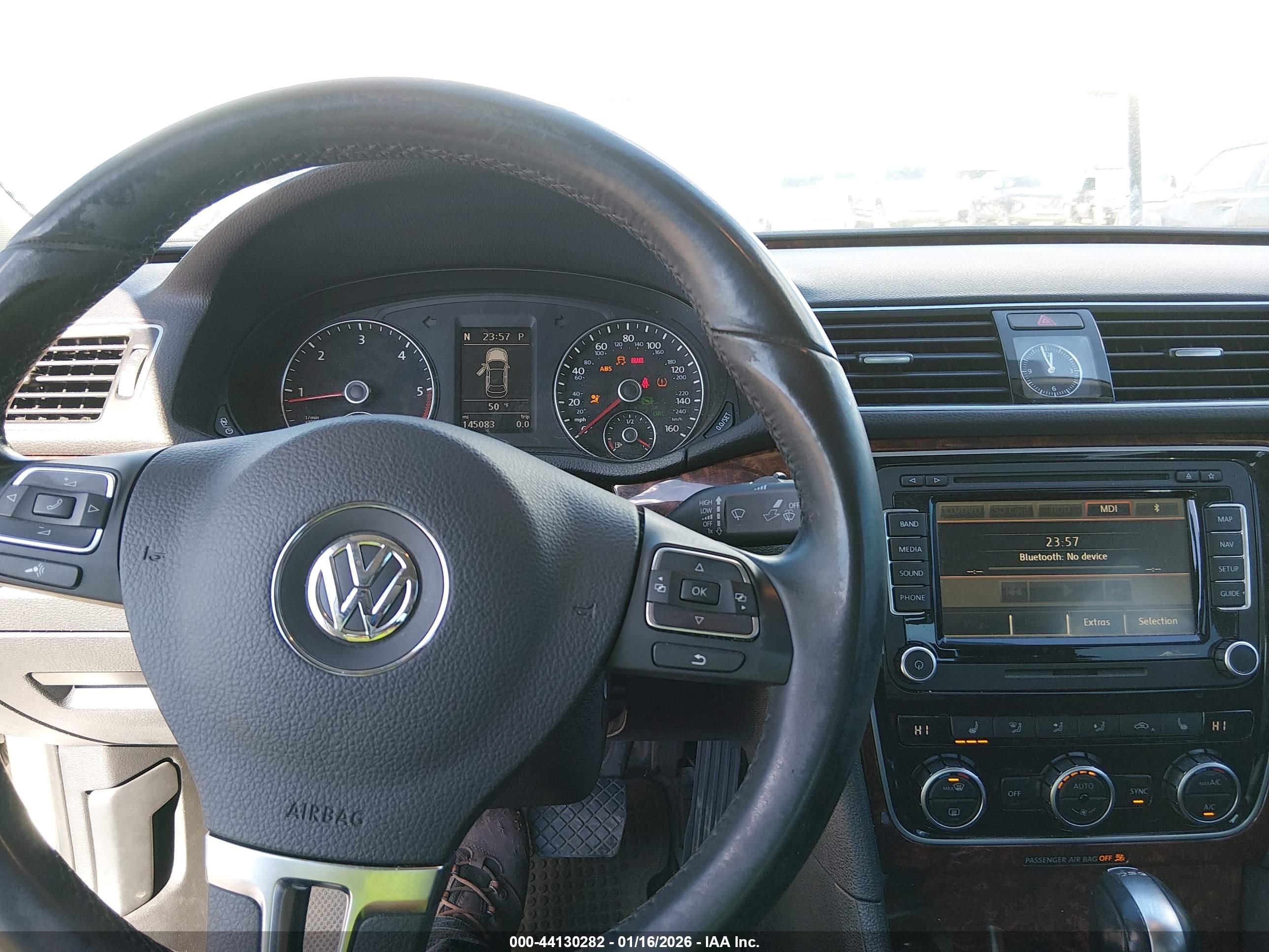 VOLKSWAGEN PASSAT image 7