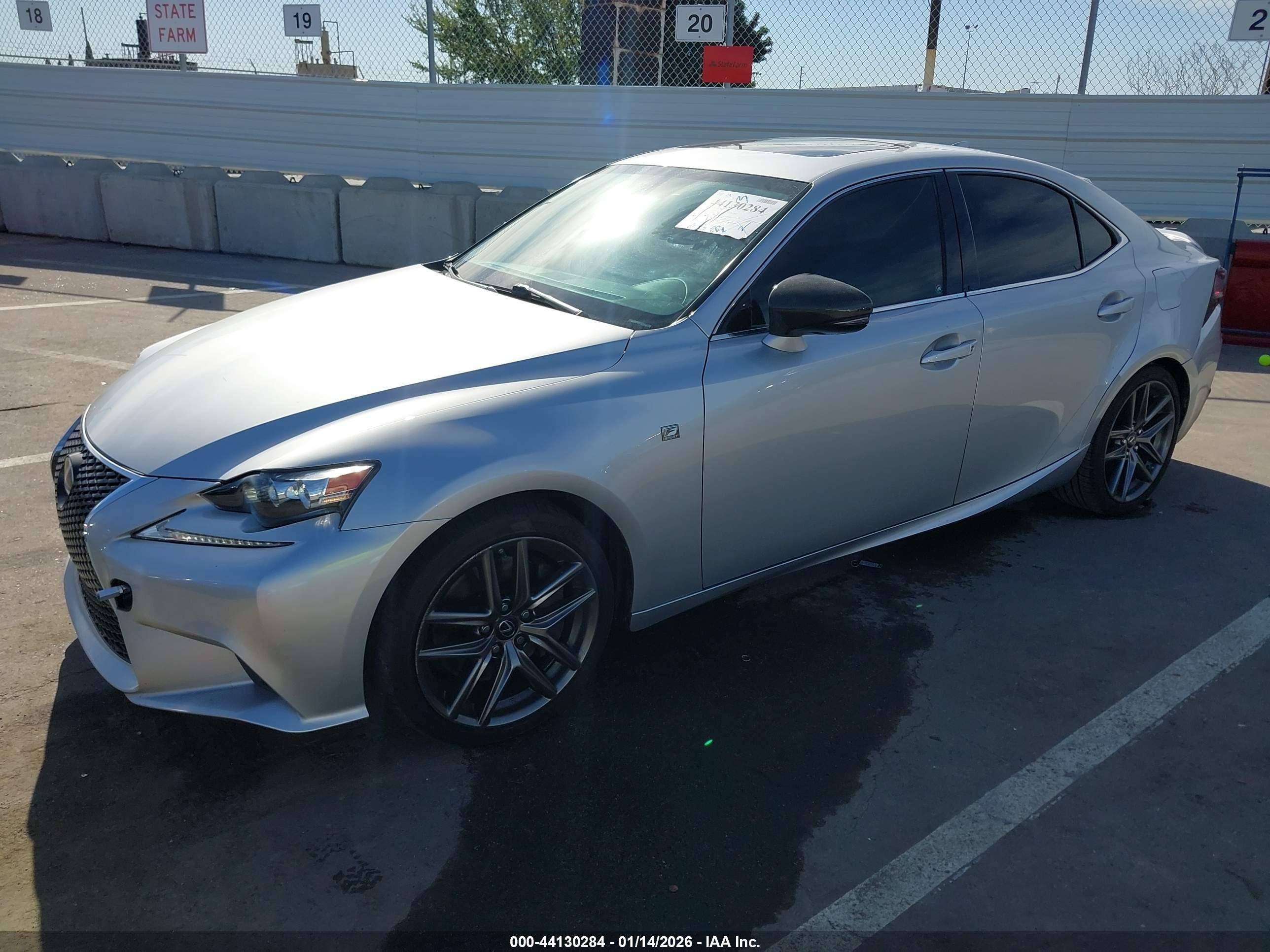 LEXUS IS image 2