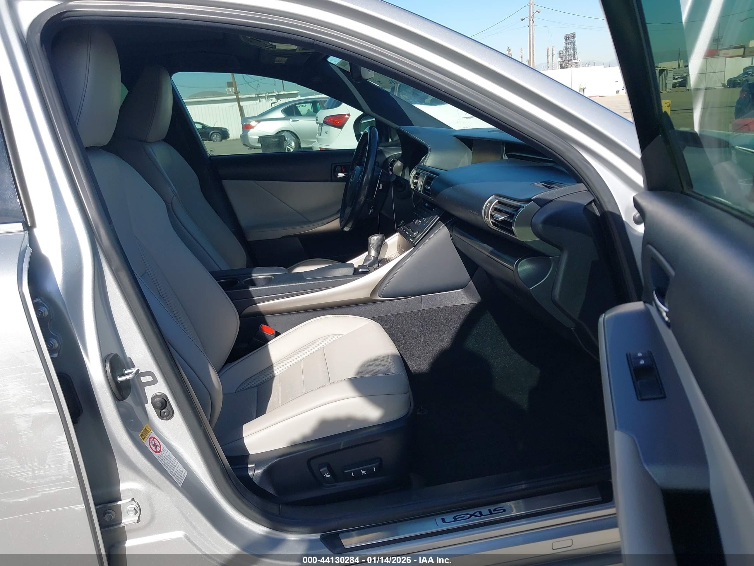LEXUS IS image 5