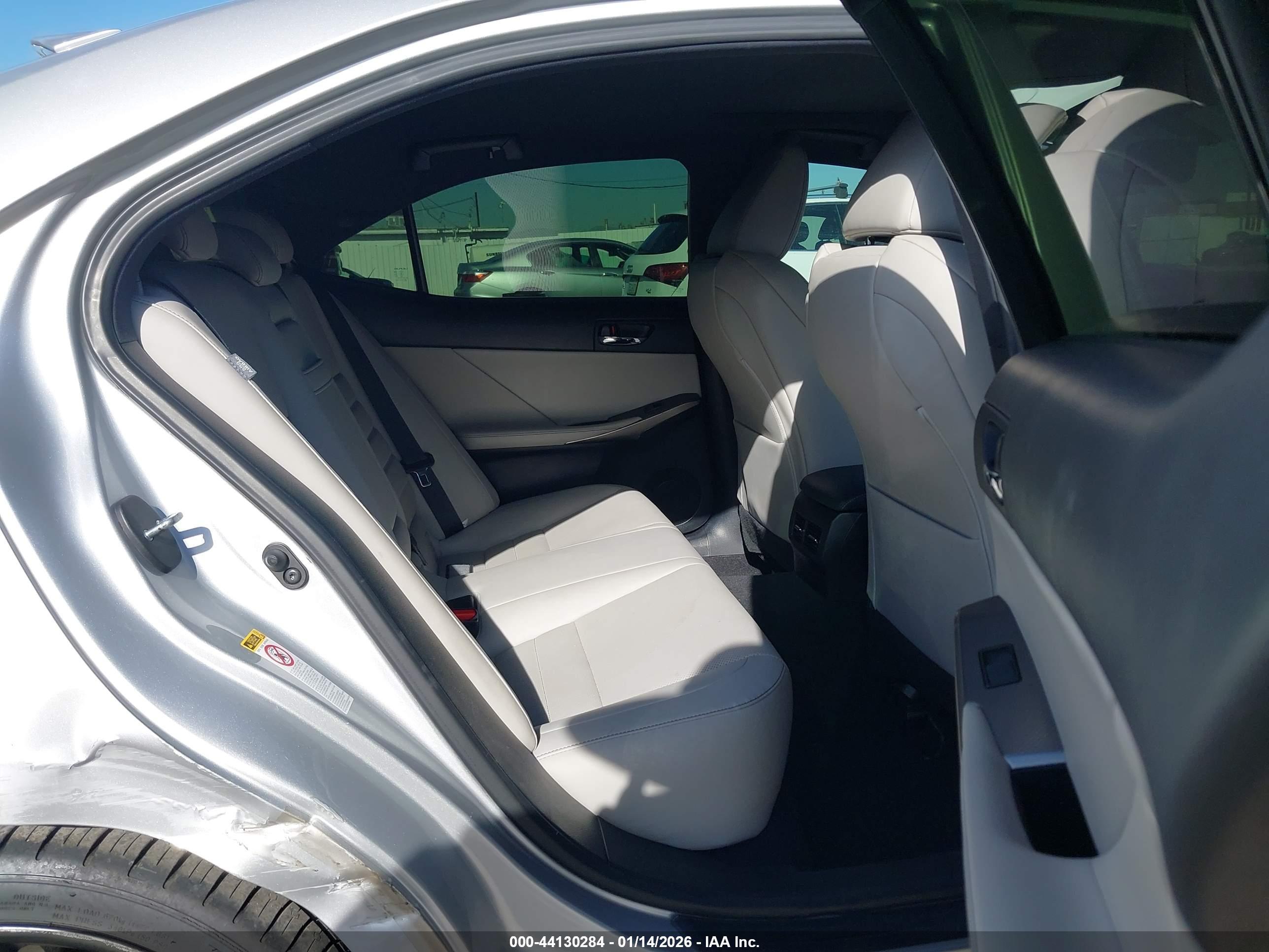 LEXUS IS image 8