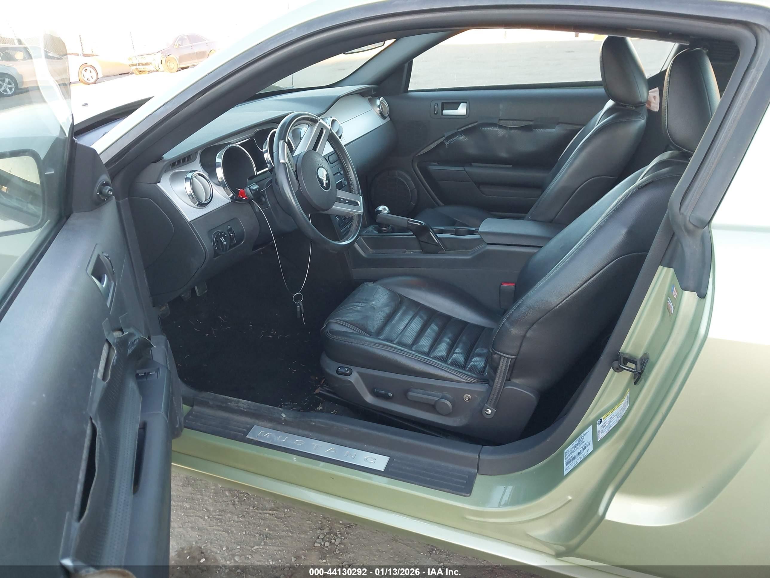 FORD MUSTANG image 5