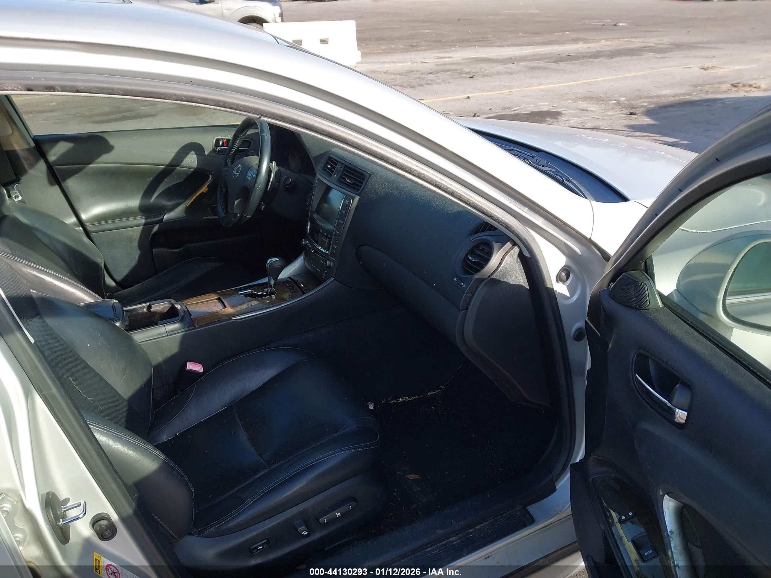 LEXUS IS image 5