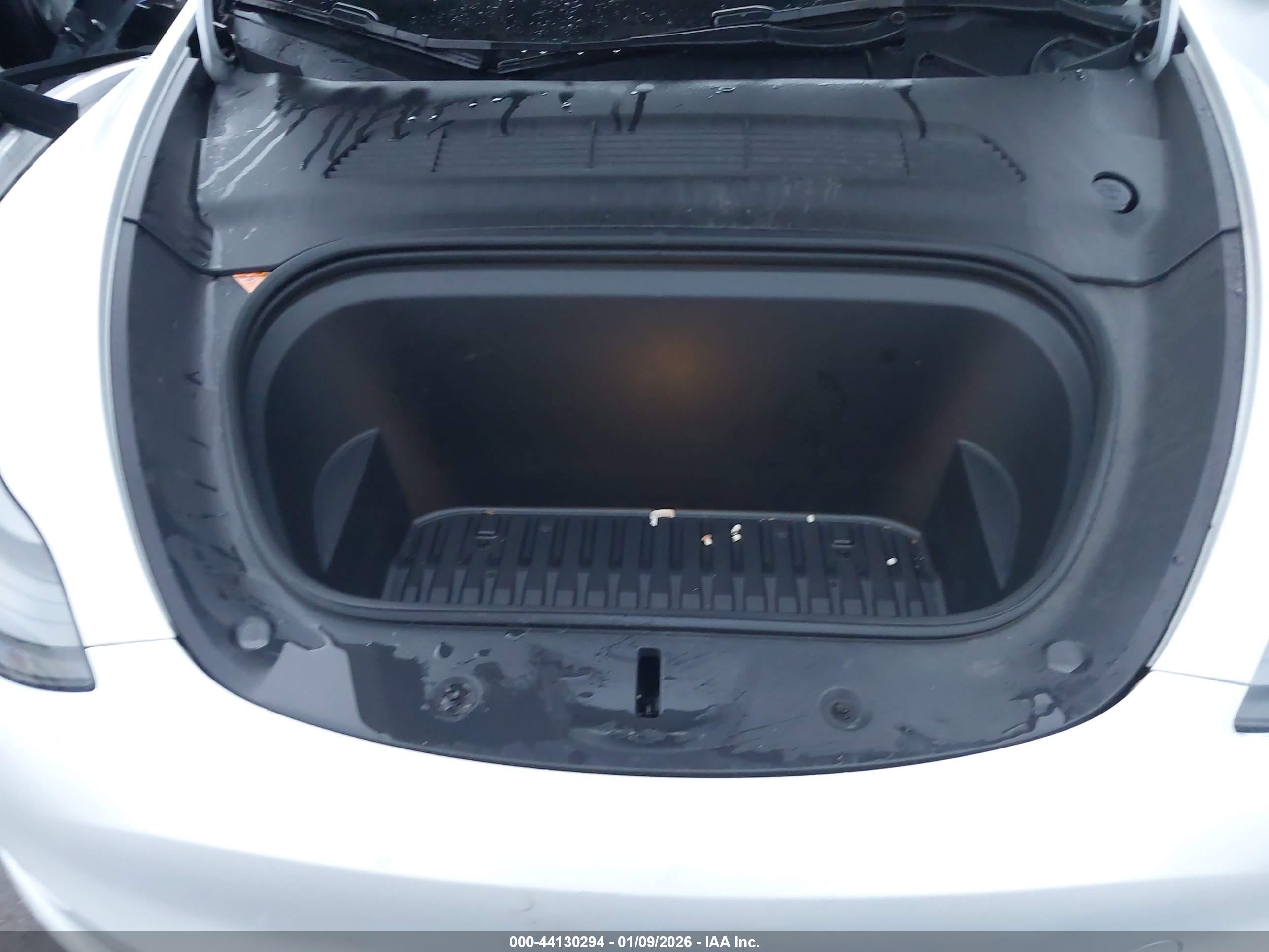 TESLA MODEL image 10