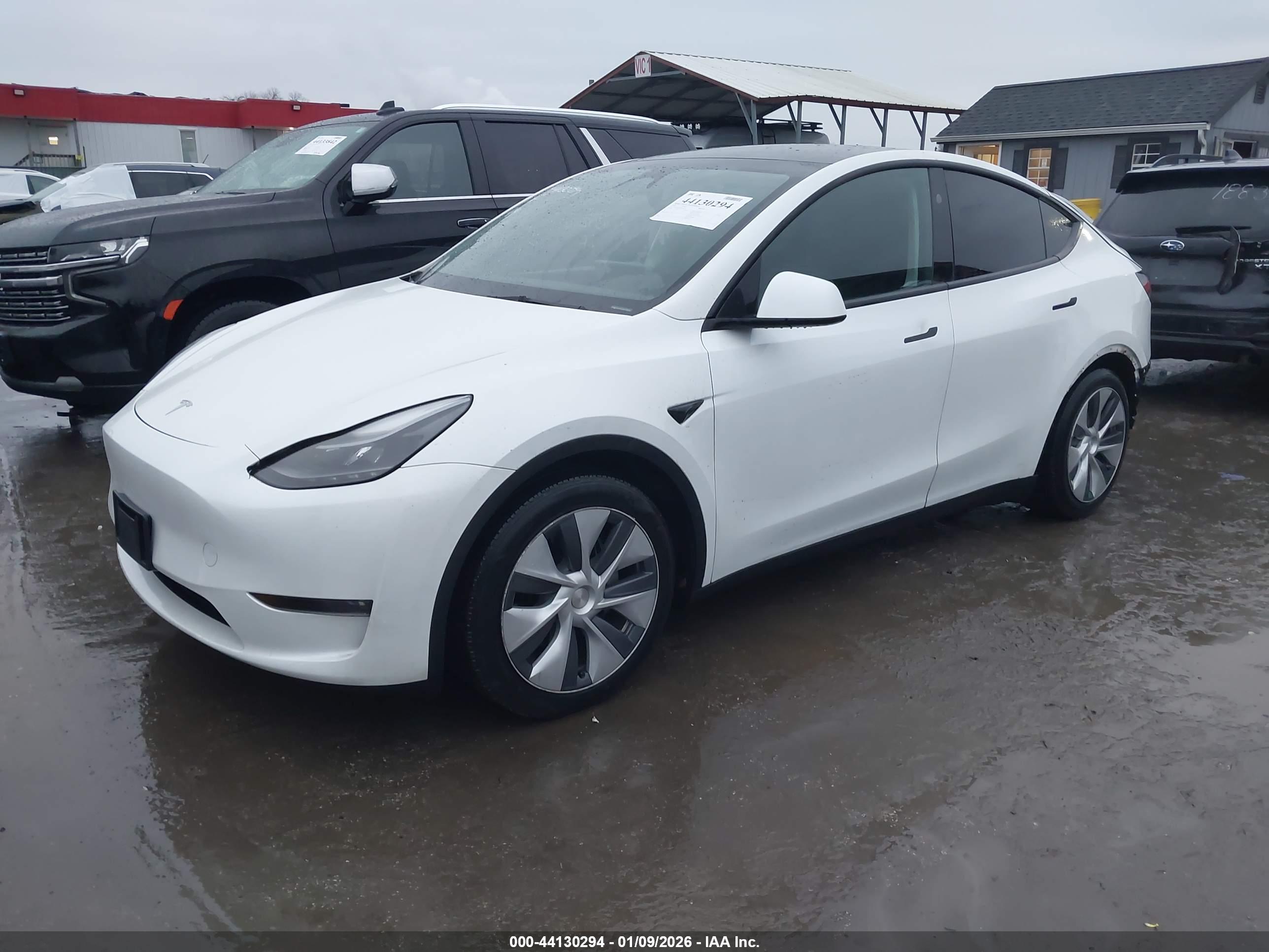 TESLA MODEL image 2