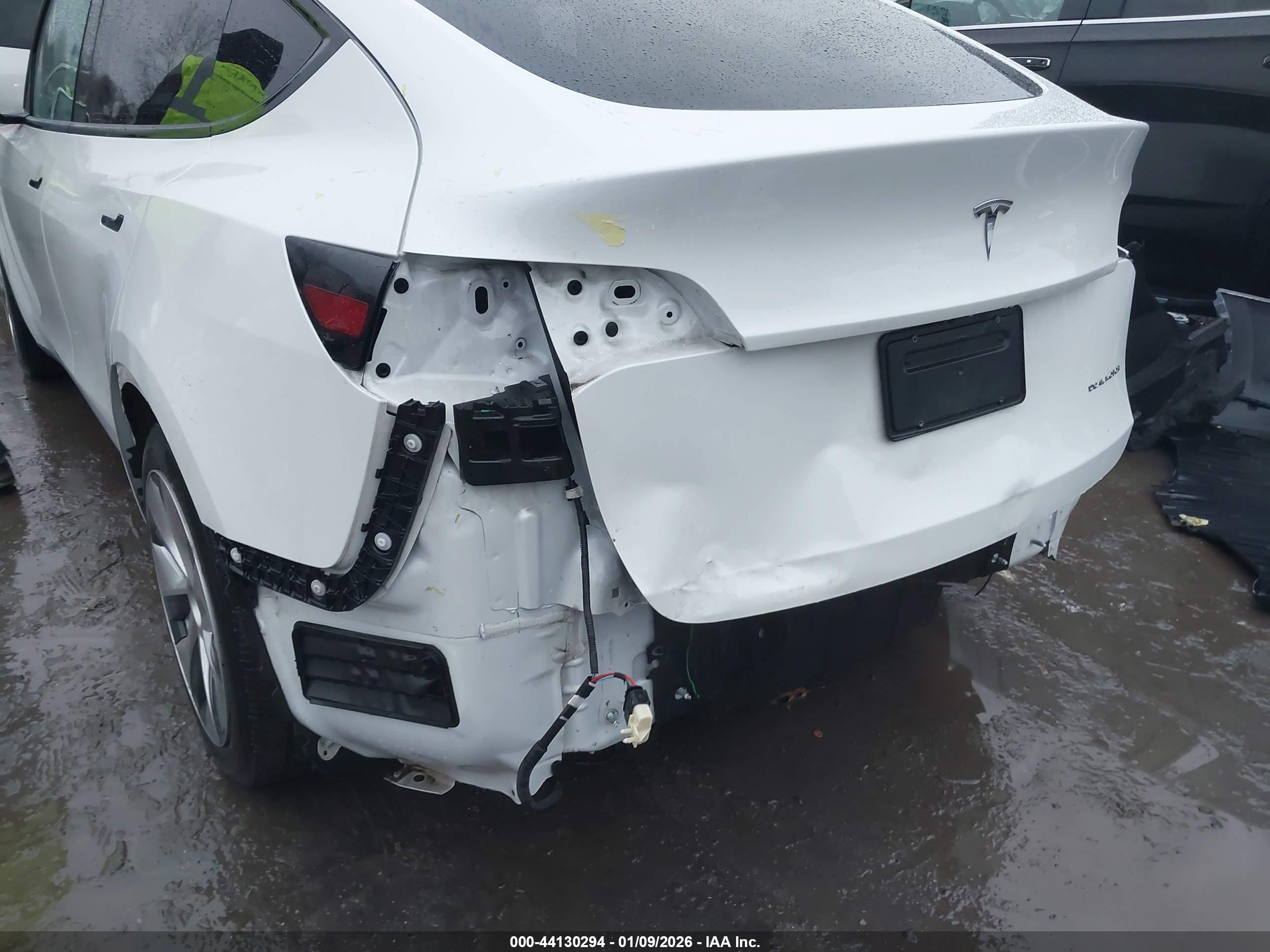 TESLA MODEL image 6