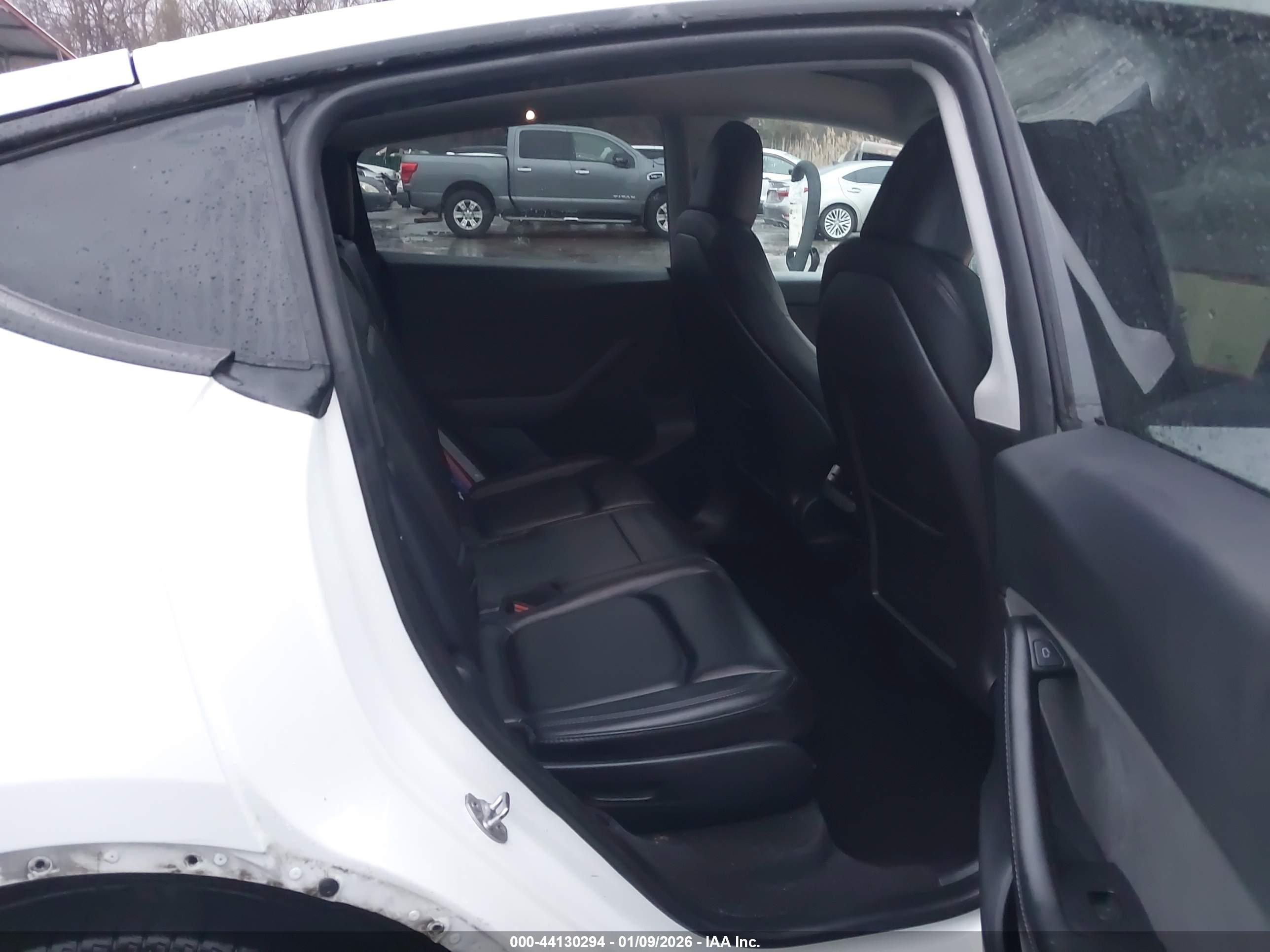 TESLA MODEL image 8