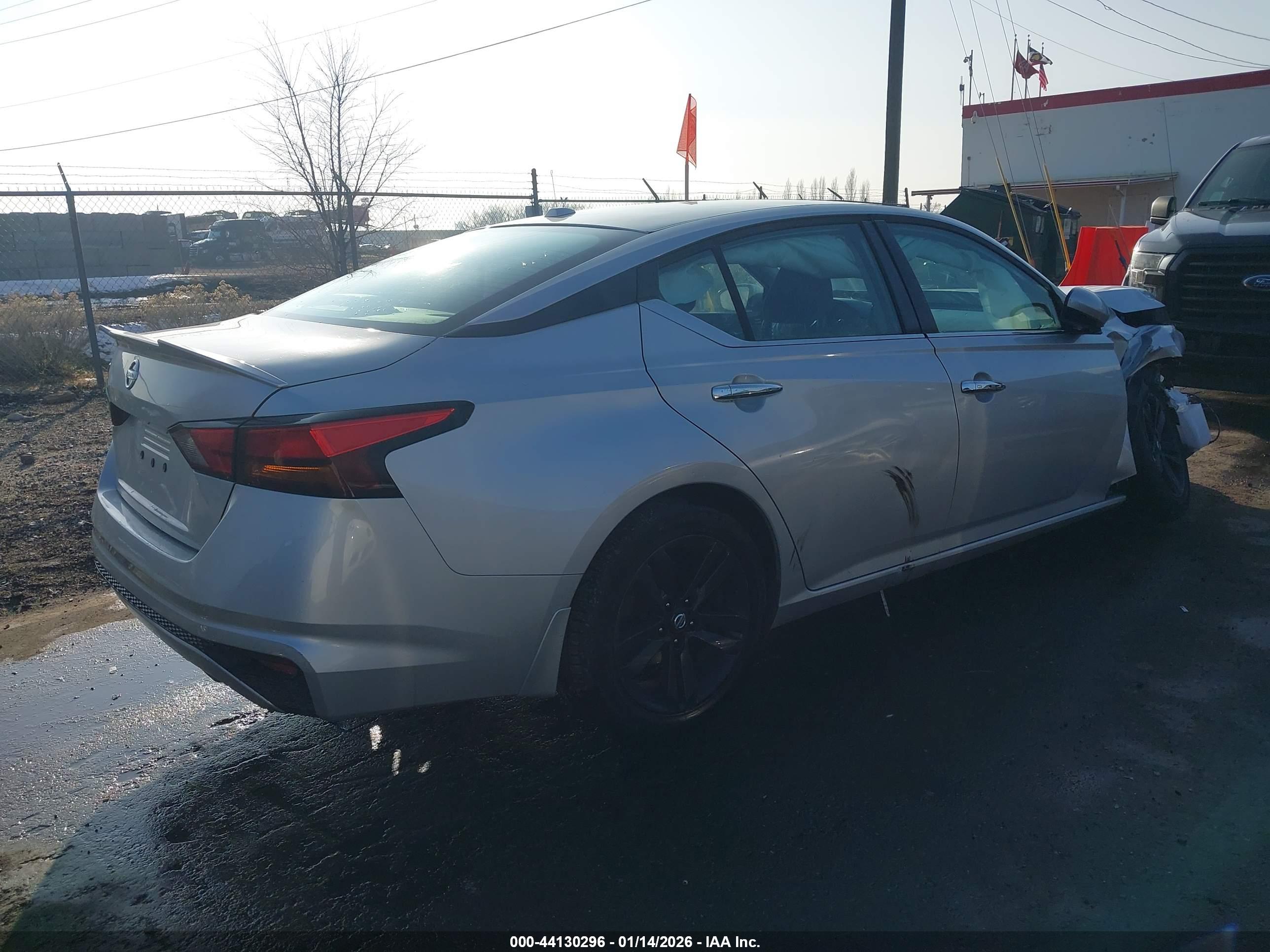 NISSAN ALTIMA image 4