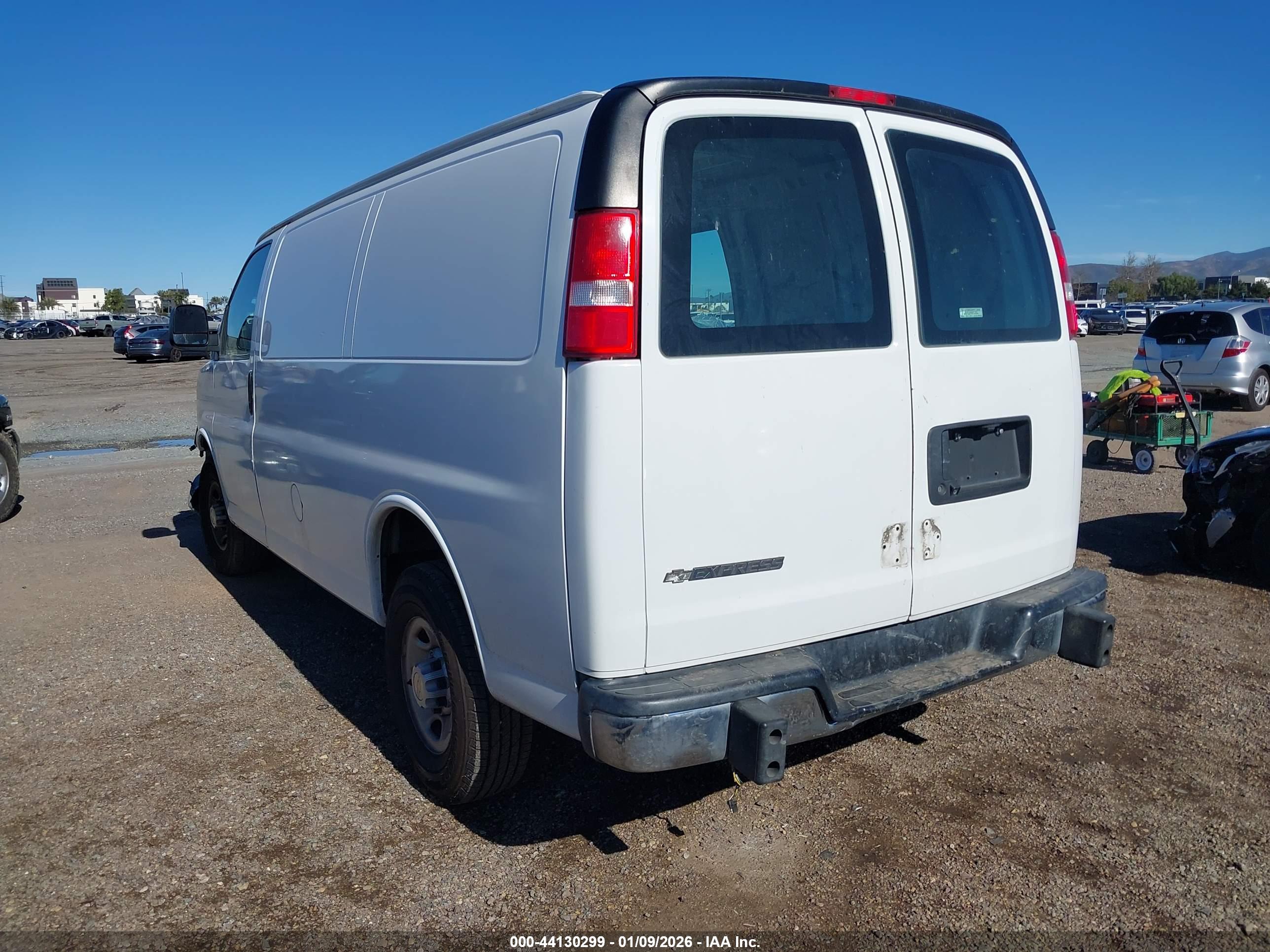 CHEVROLET EXPRESS image 3