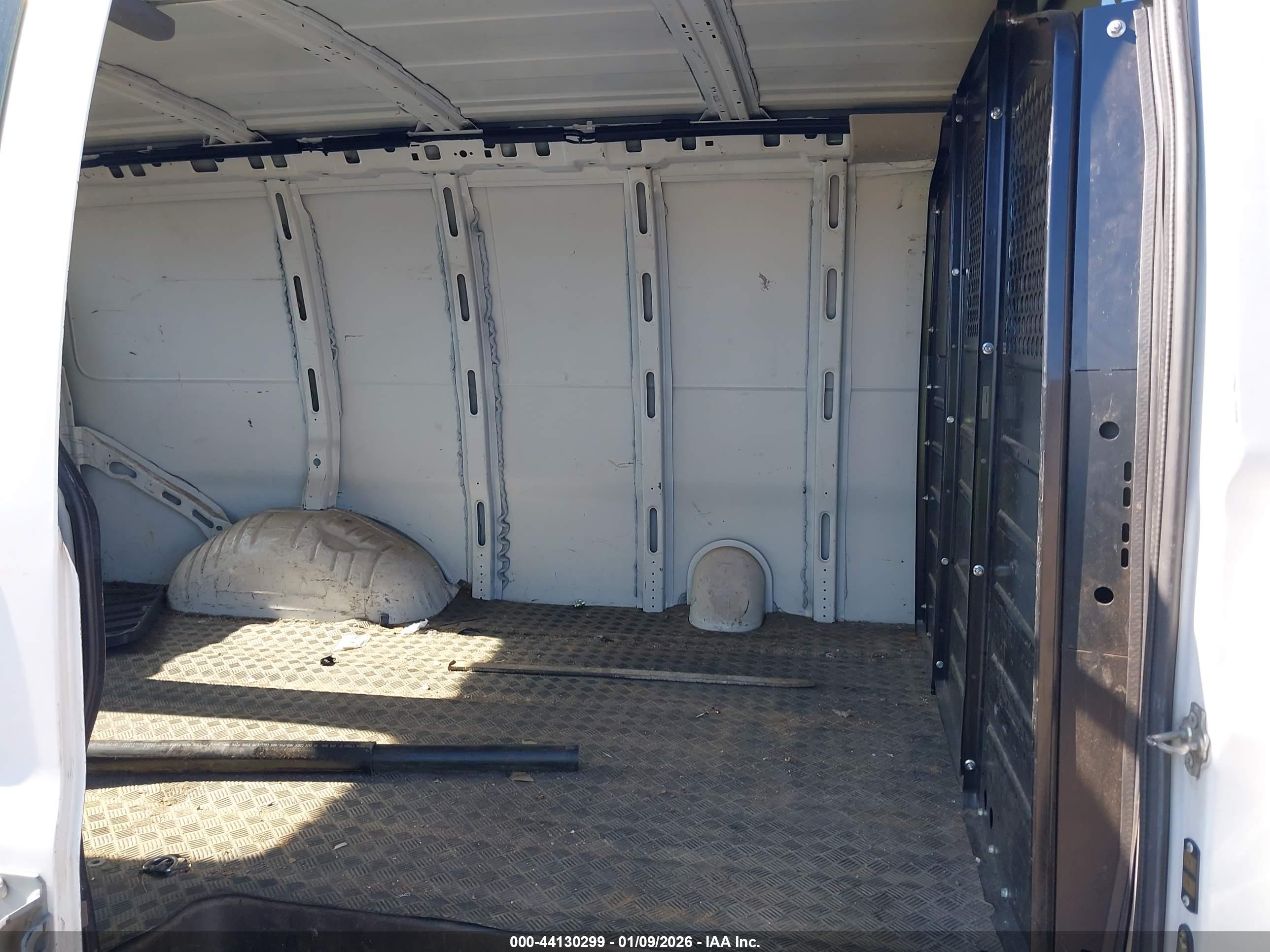 CHEVROLET EXPRESS image 8
