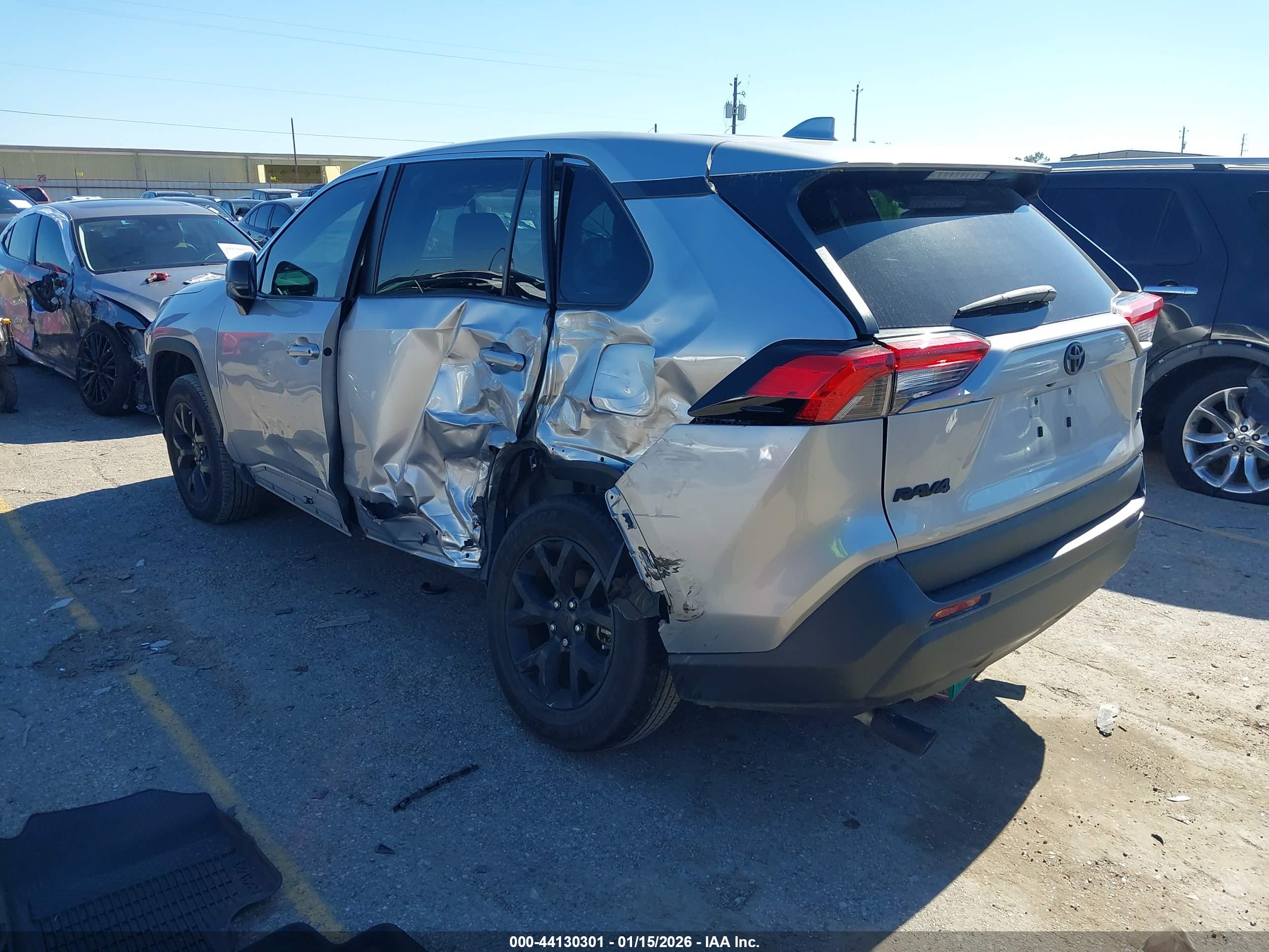 TOYOTA RAV4 image 3