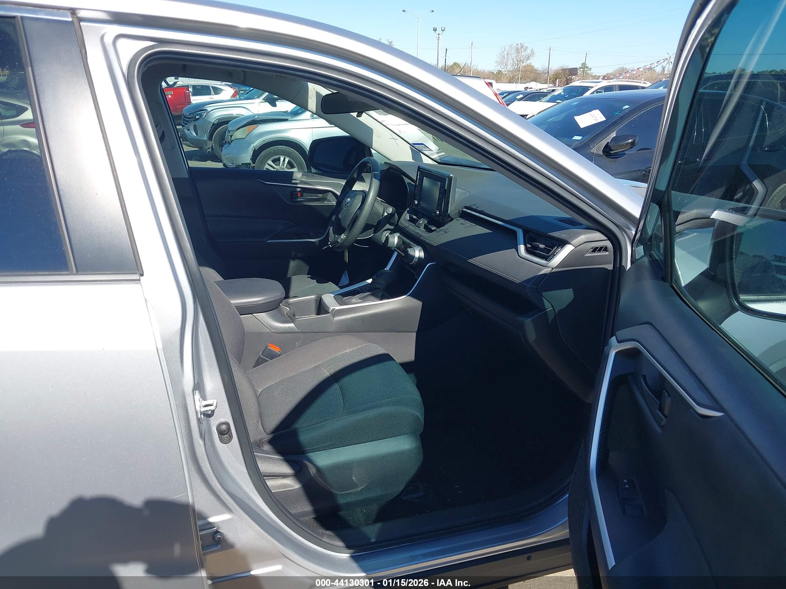 TOYOTA RAV4 image 5