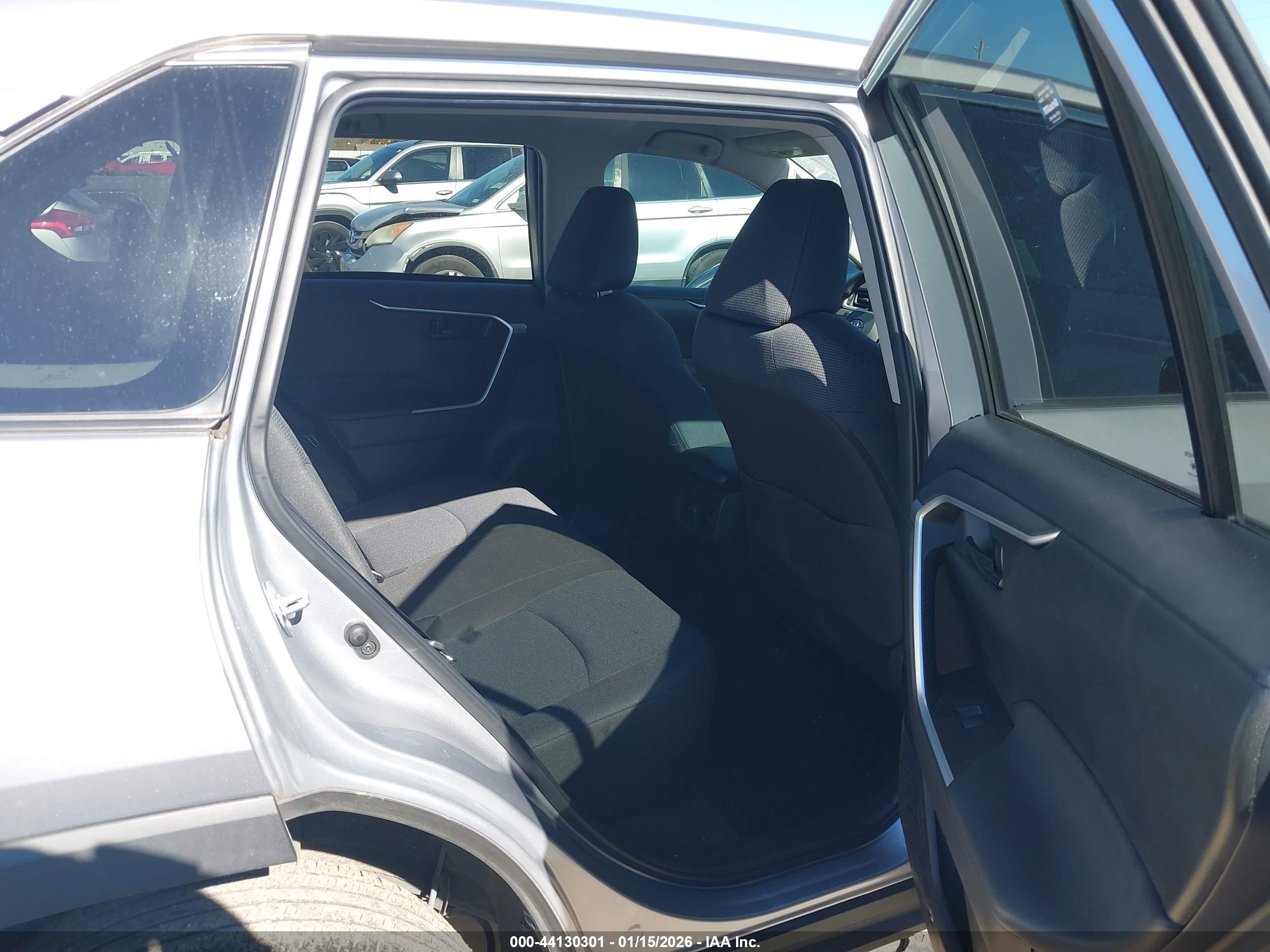 TOYOTA RAV4 image 8