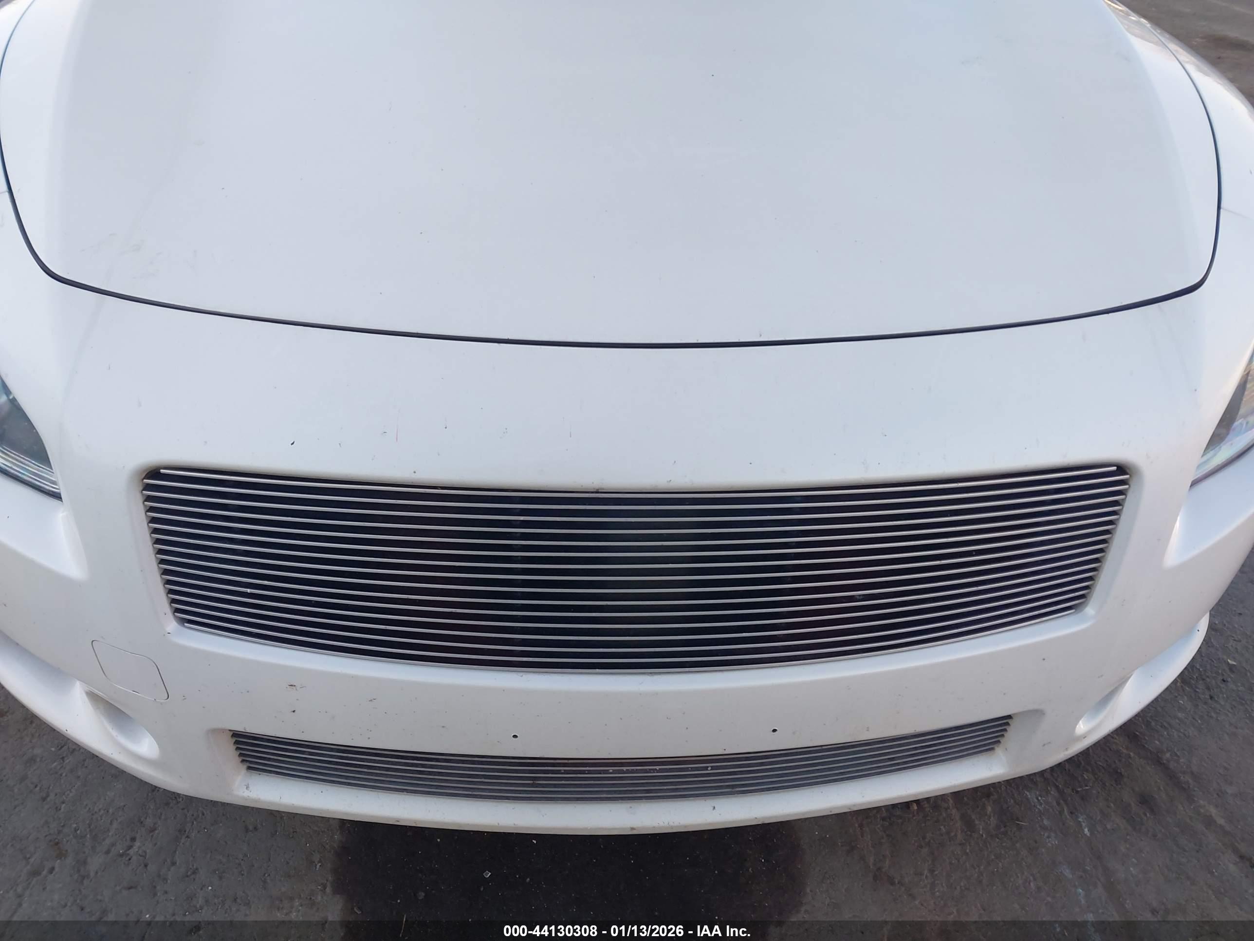 NISSAN MAXIMA image 6