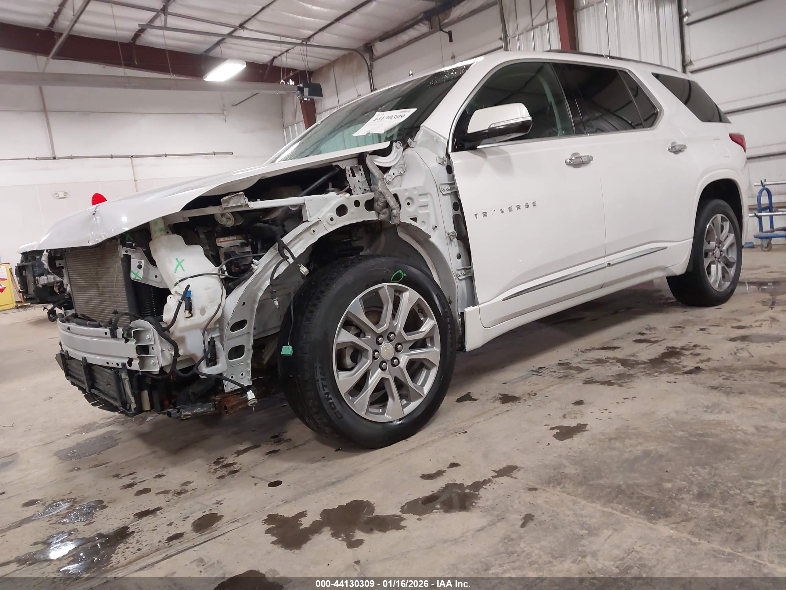 CHEVROLET TRAVERSE image 2