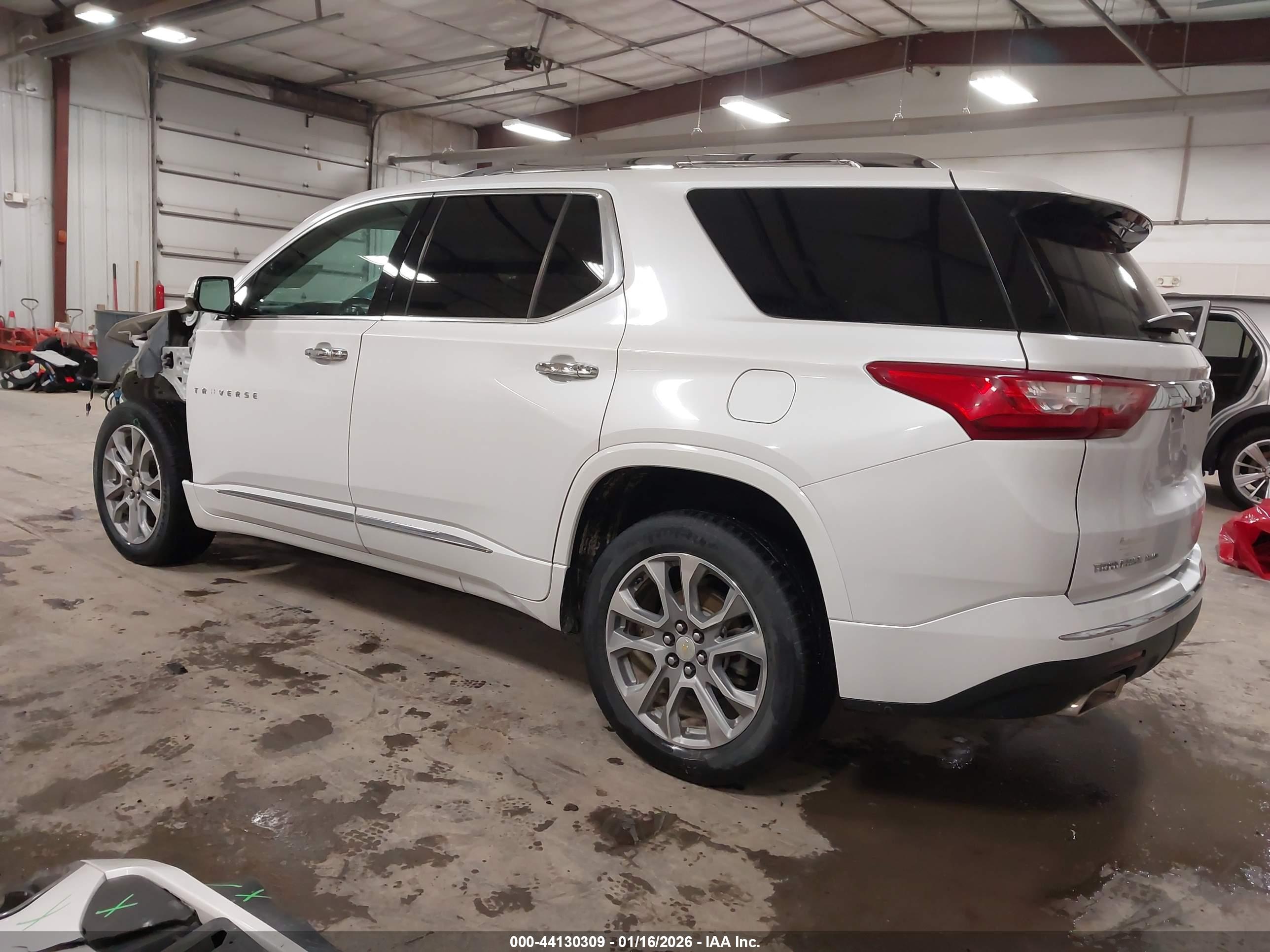 CHEVROLET TRAVERSE image 3