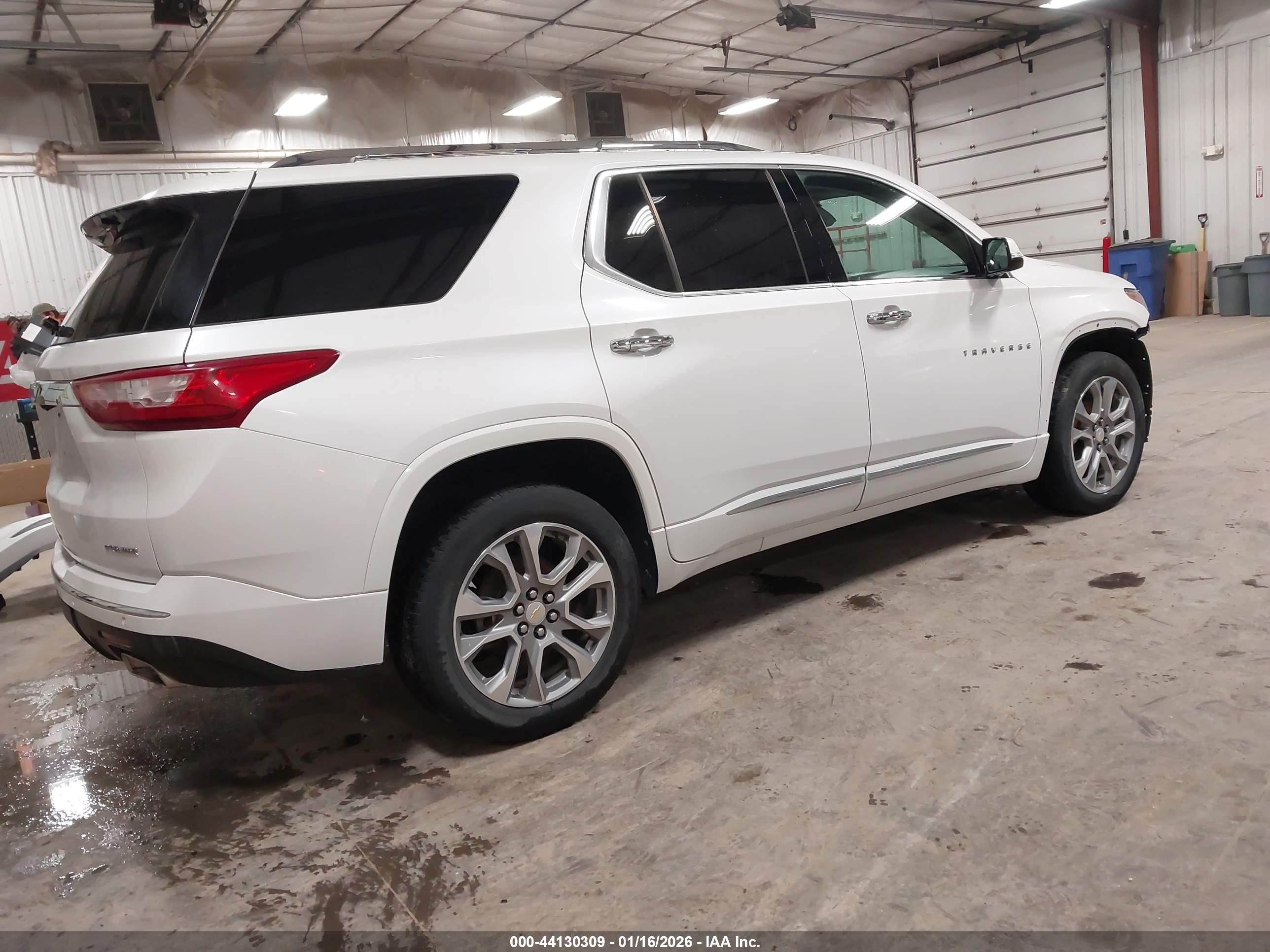 CHEVROLET TRAVERSE image 4