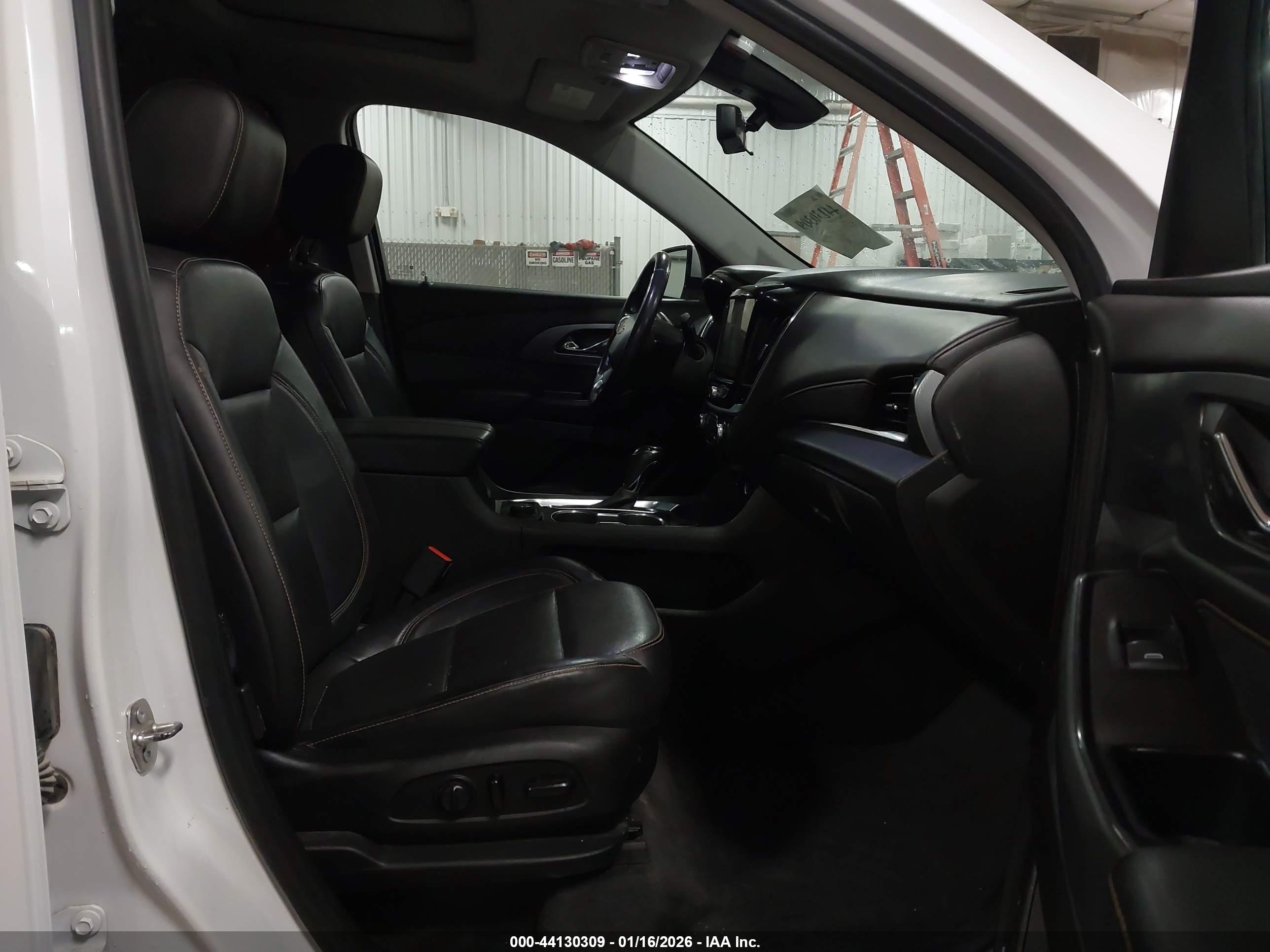 CHEVROLET TRAVERSE image 5