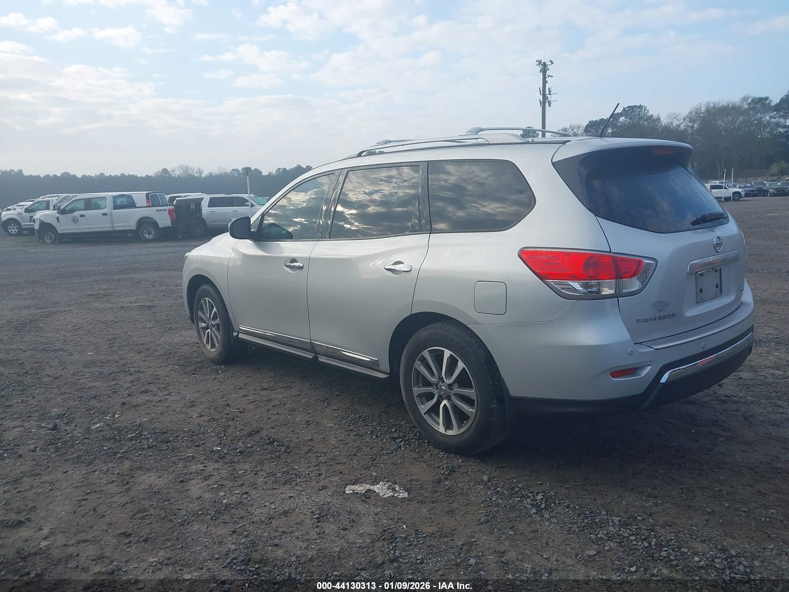 NISSAN PATHFINDER image 3