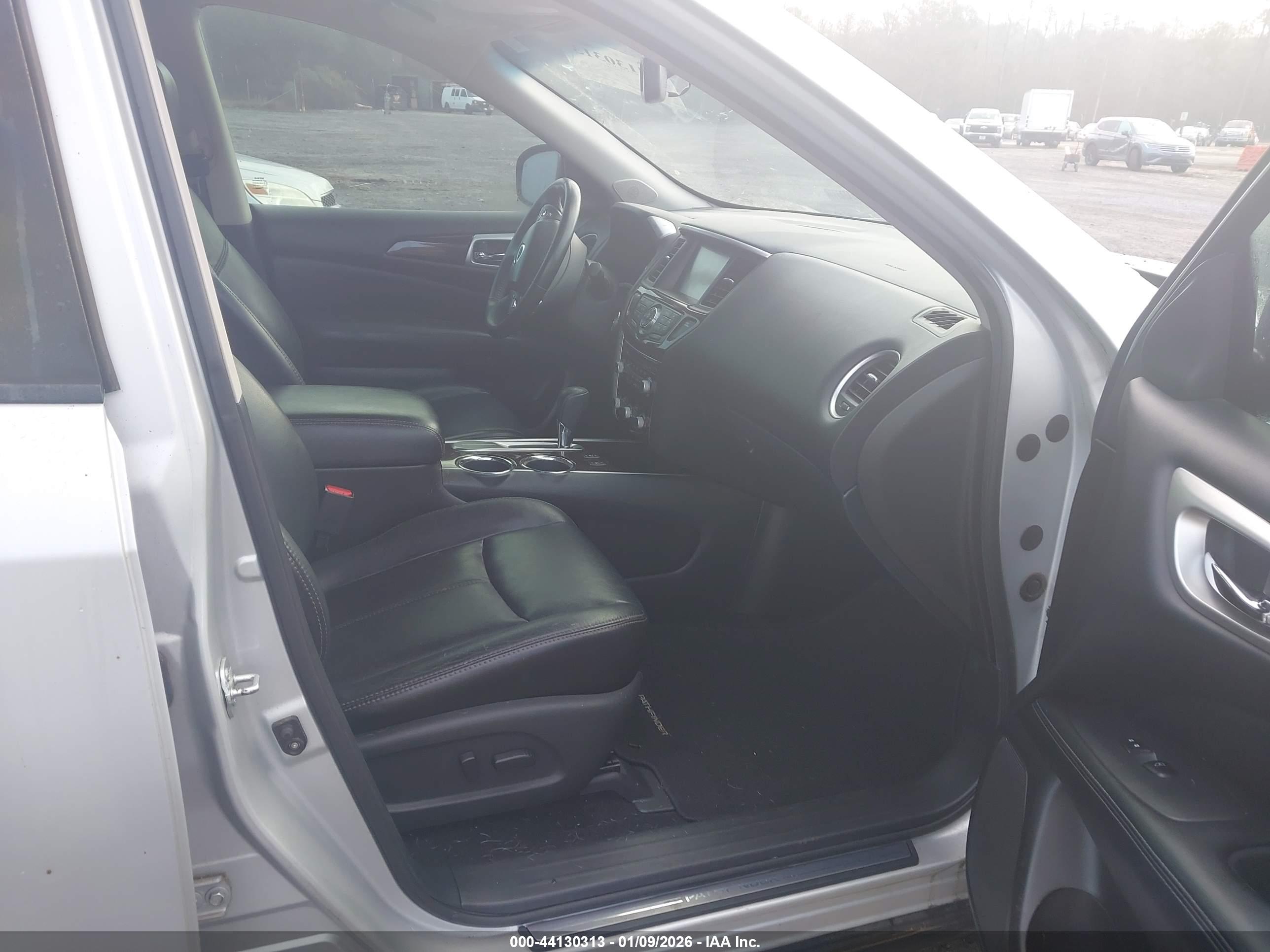 NISSAN PATHFINDER image 5