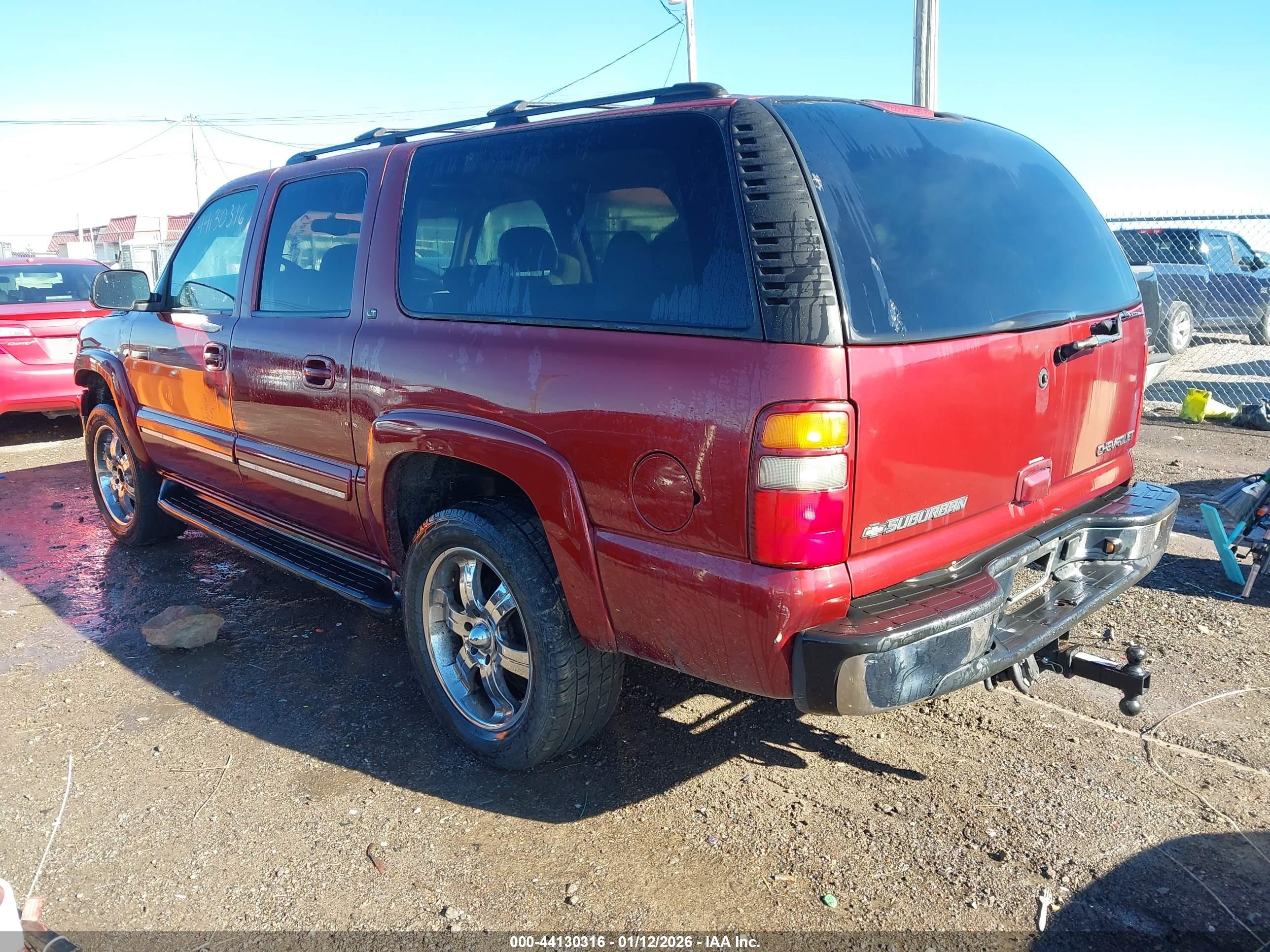 CHEVROLET SUBURBAN image 3