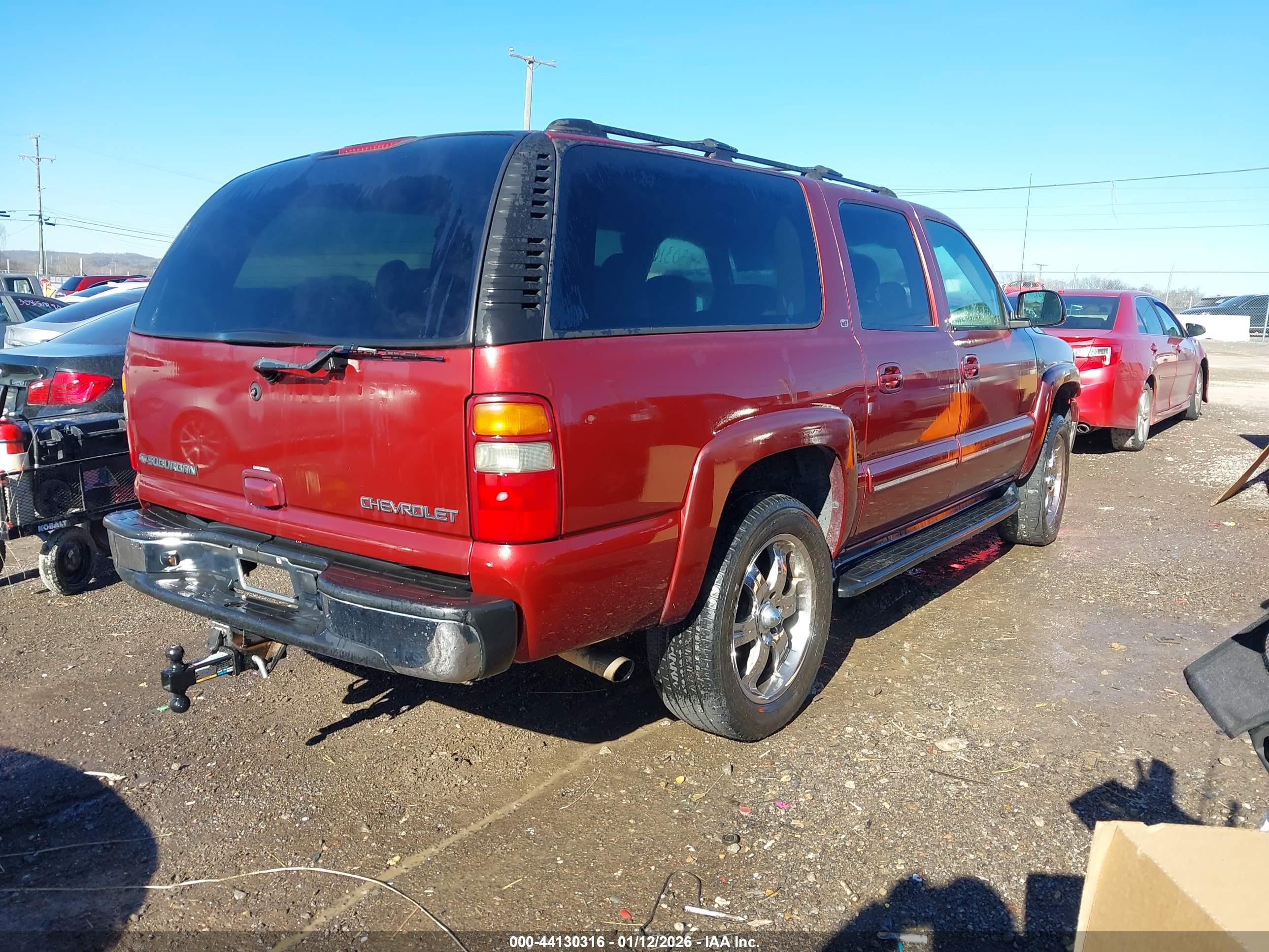 CHEVROLET SUBURBAN image 4