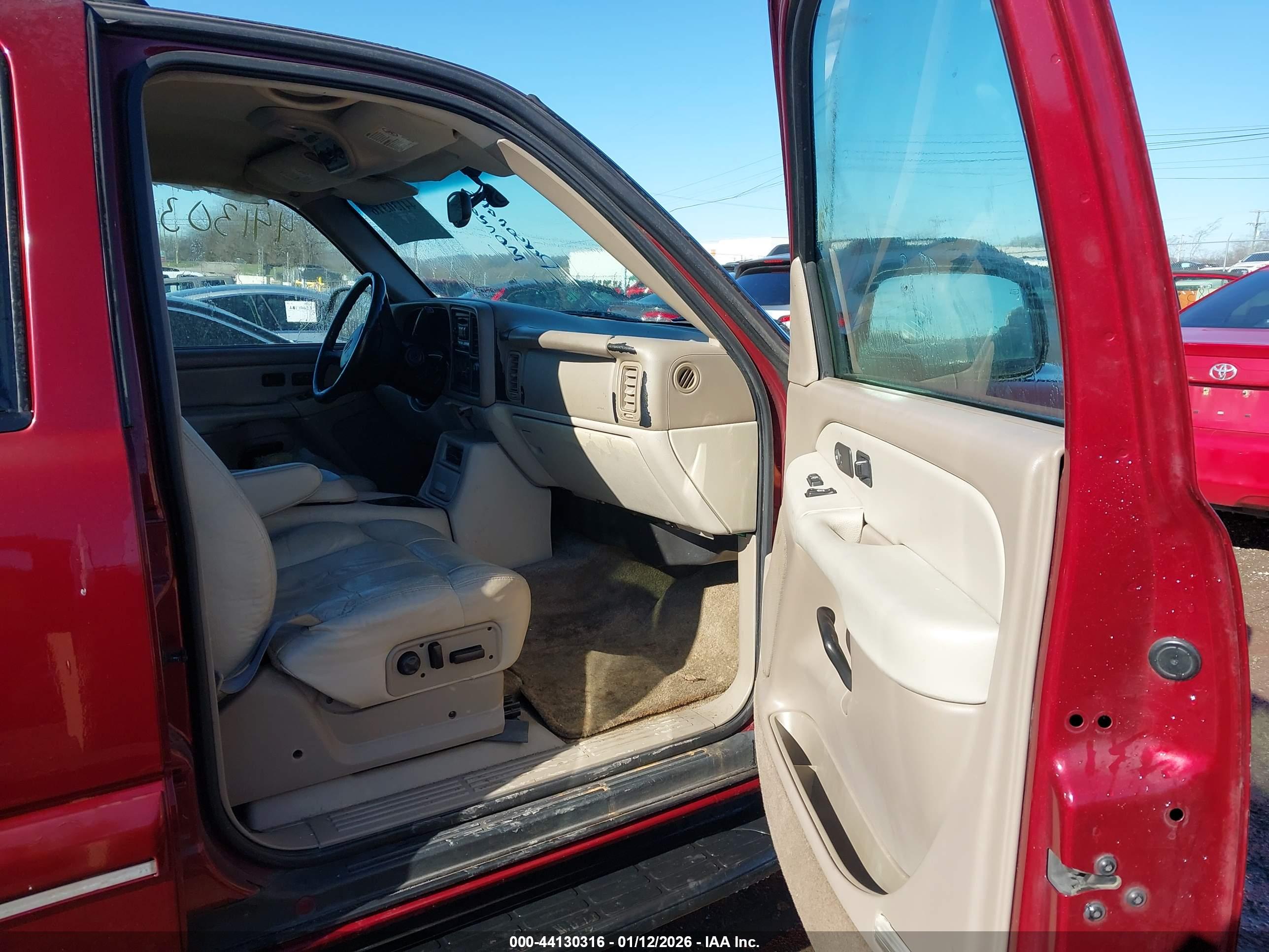 CHEVROLET SUBURBAN image 5