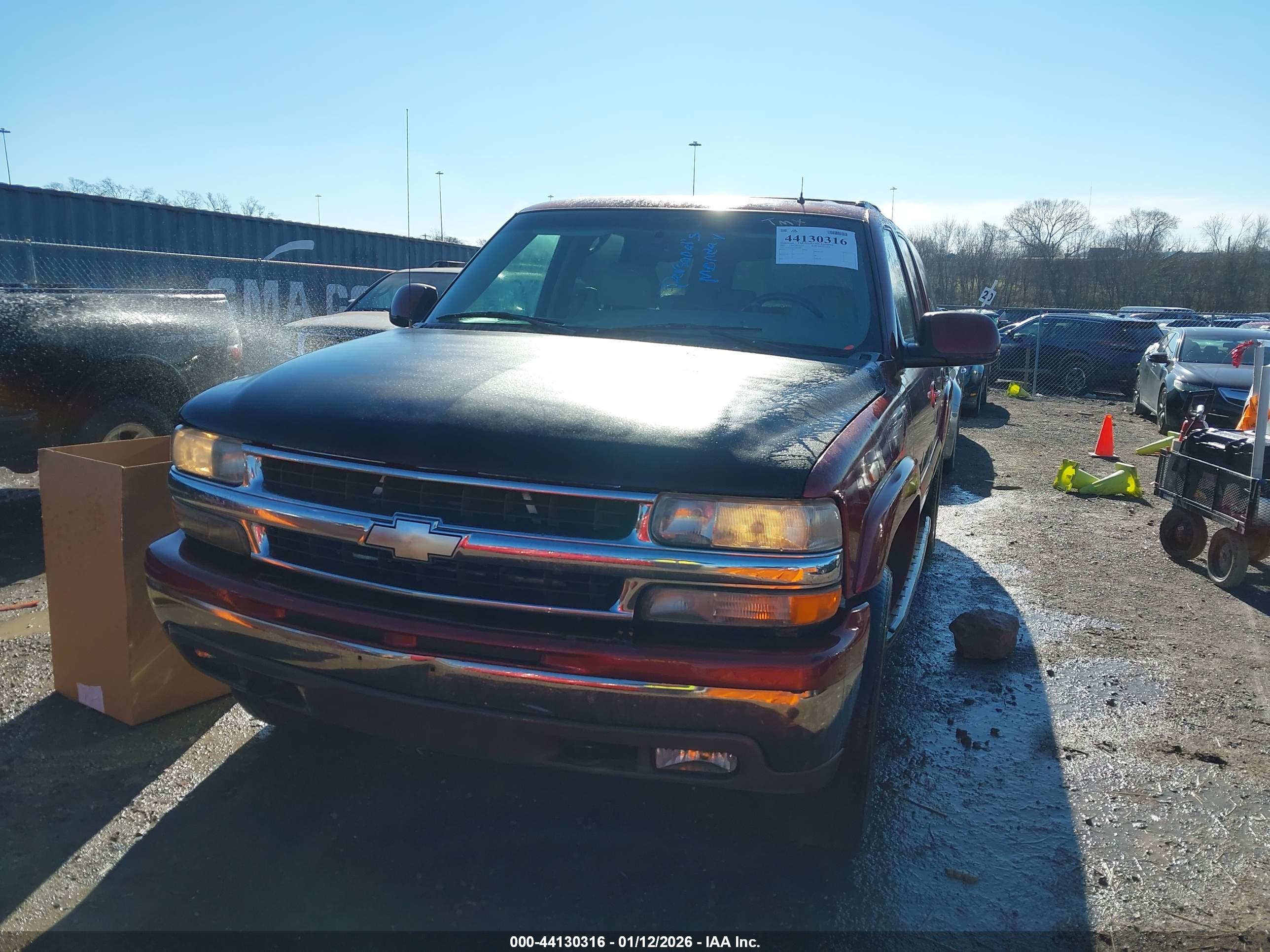 CHEVROLET SUBURBAN image 6
