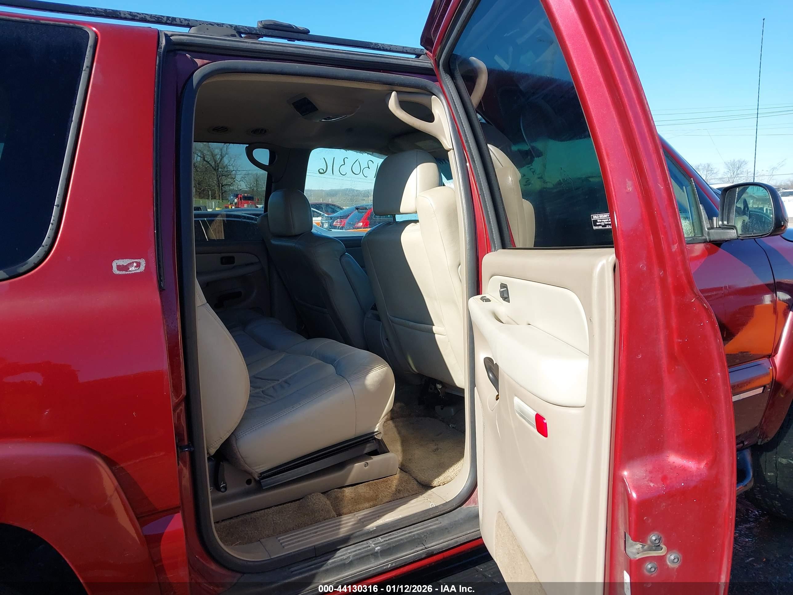 CHEVROLET SUBURBAN image 8